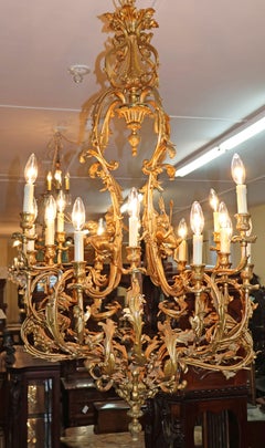 Turn Of The Century French Rococo Style Gilt Bronze Putti 16 Light Chandelier