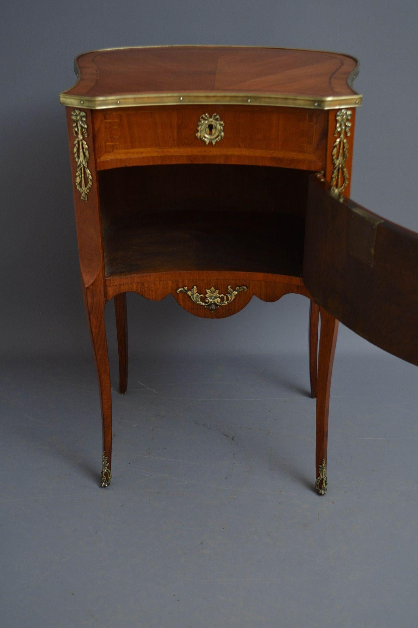 Turn of the Century French Shaped Table in Walnut For Sale 7