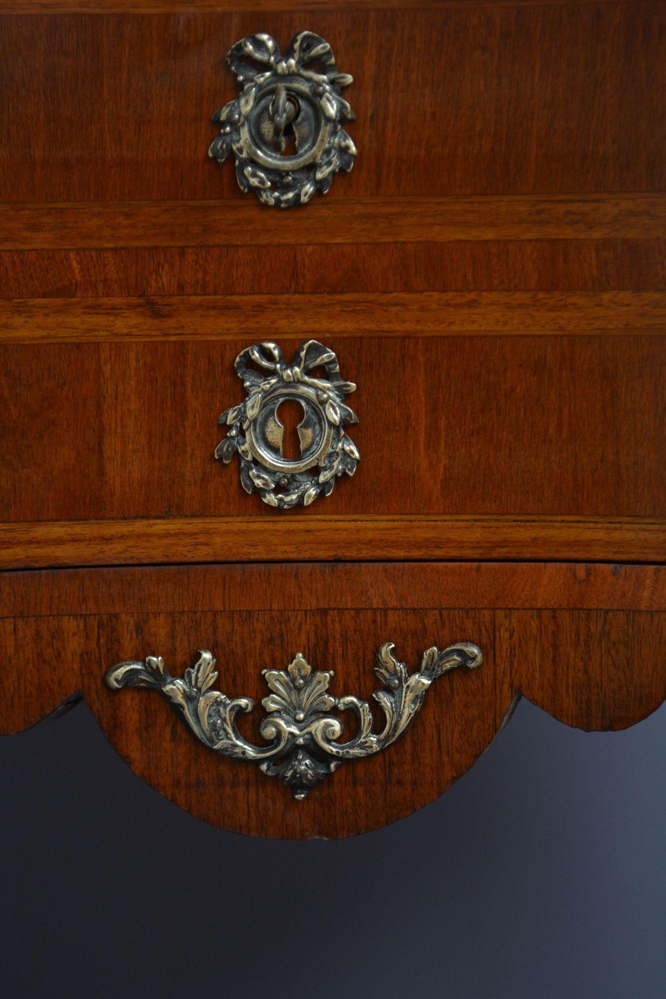 Turn of the Century French Shaped Table in Walnut For Sale 8