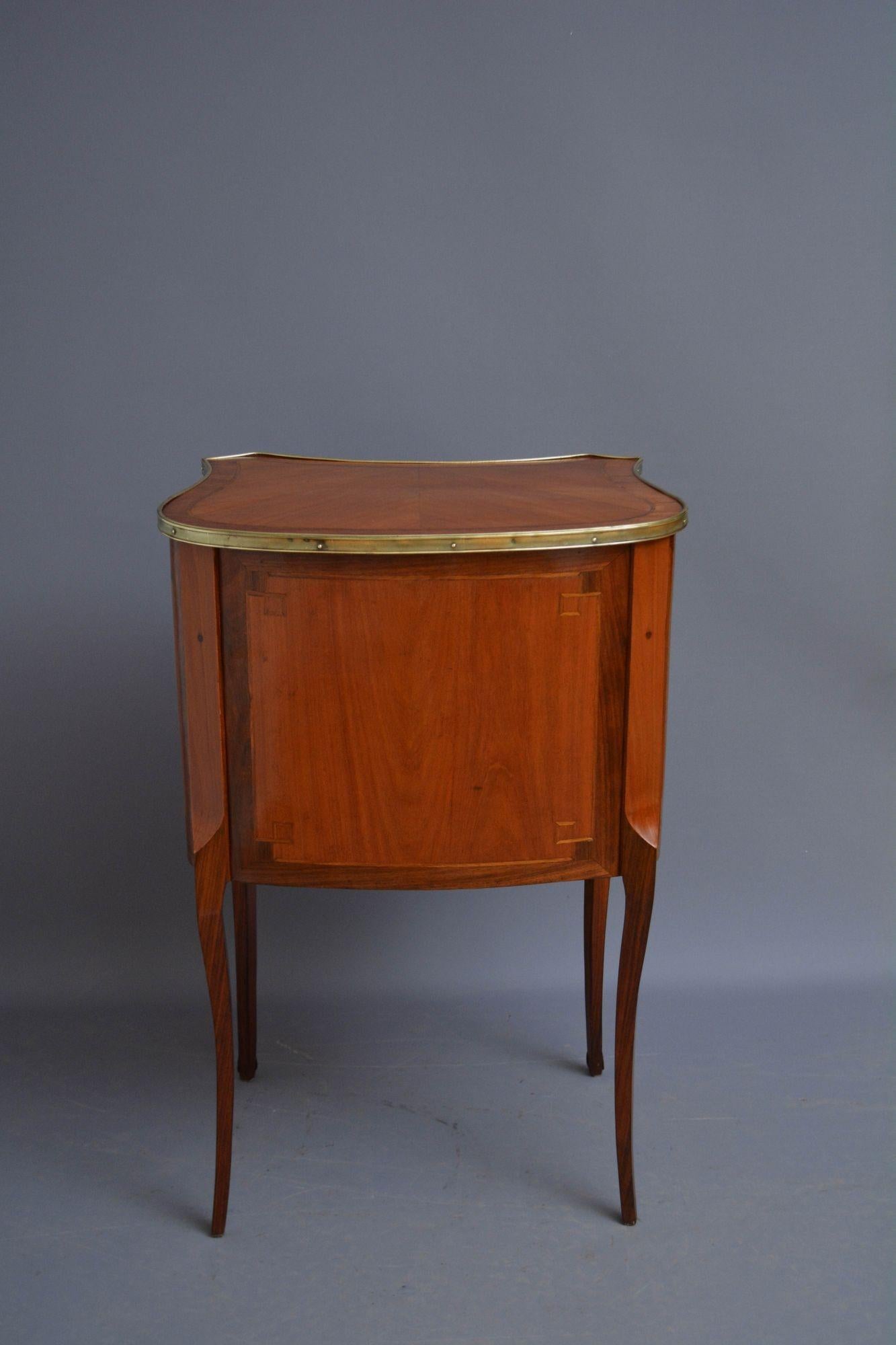 Turn of the Century French Shaped Table in Walnut For Sale 12