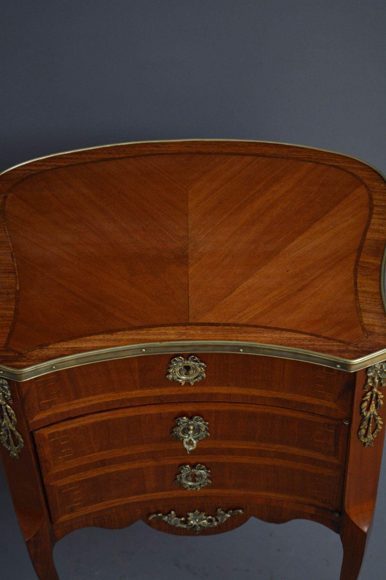 Turn of the Century French Shaped Table in Walnut For Sale 1