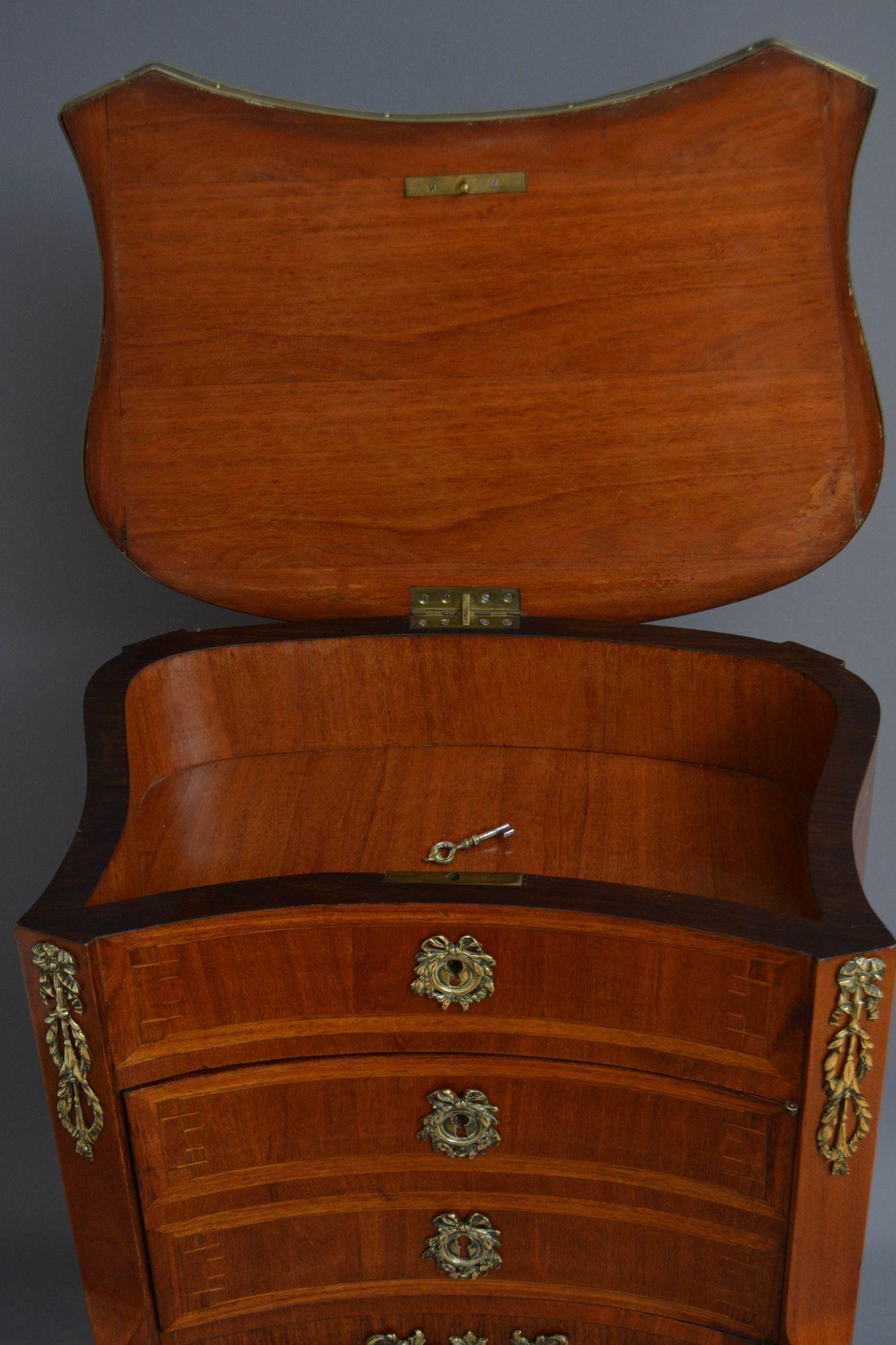 Turn of the Century French Shaped Table in Walnut For Sale 3