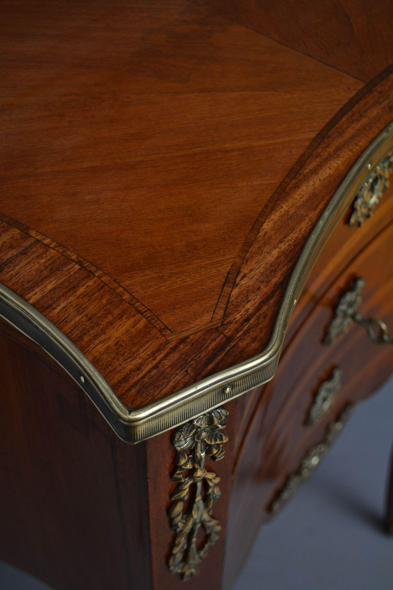 Turn of the Century French Shaped Table in Walnut For Sale 4