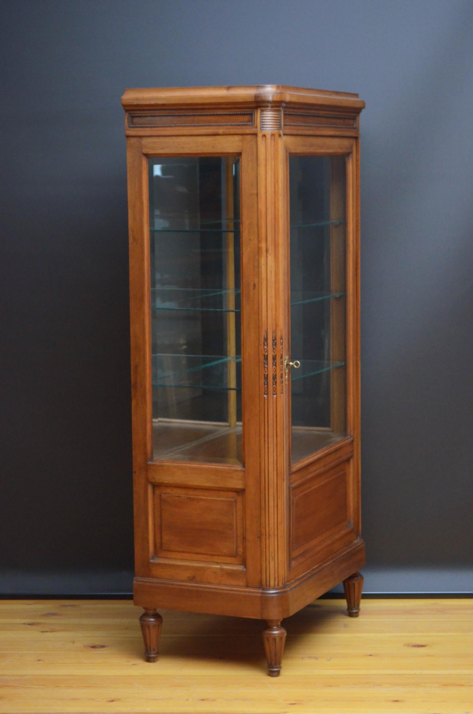 Turn of the Century French Vitrine in Walnut For Sale 5