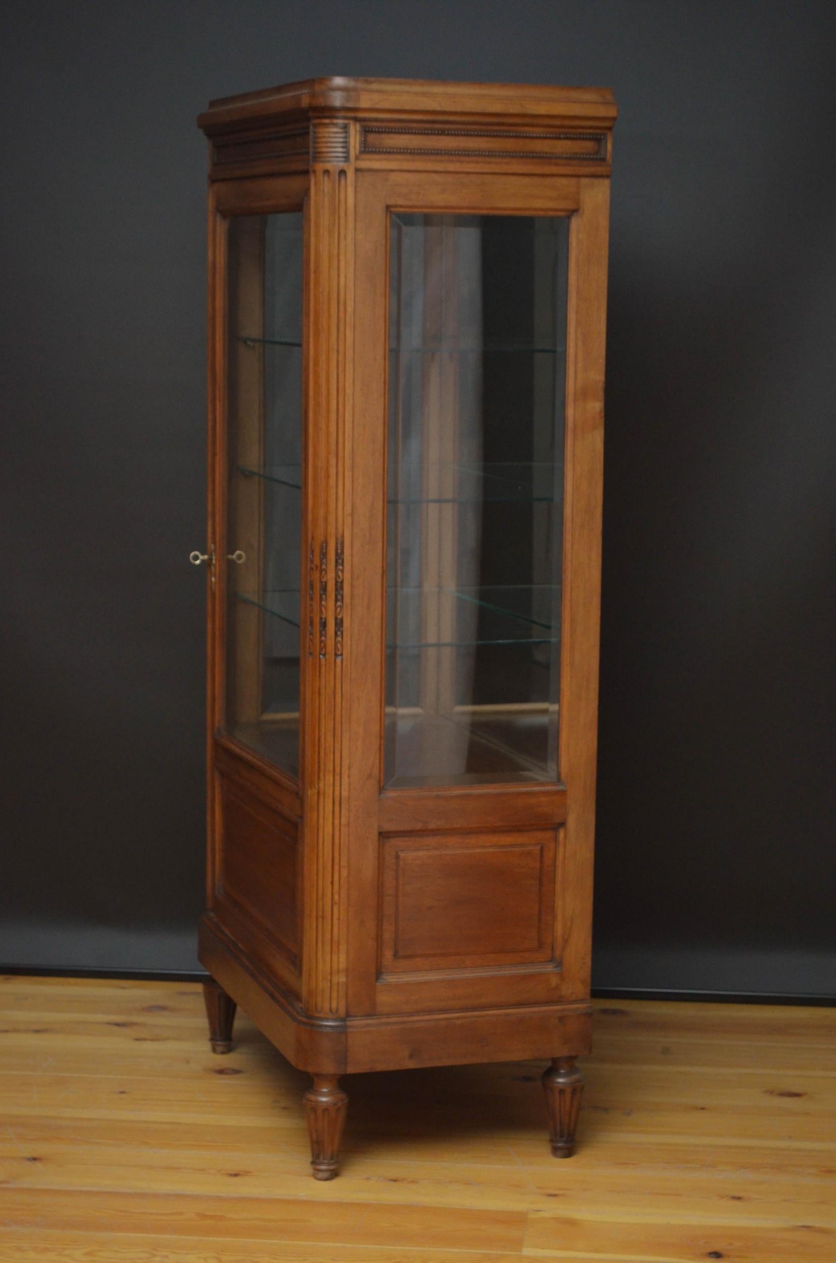 Turn of the Century French Vitrine in Walnut For Sale 7
