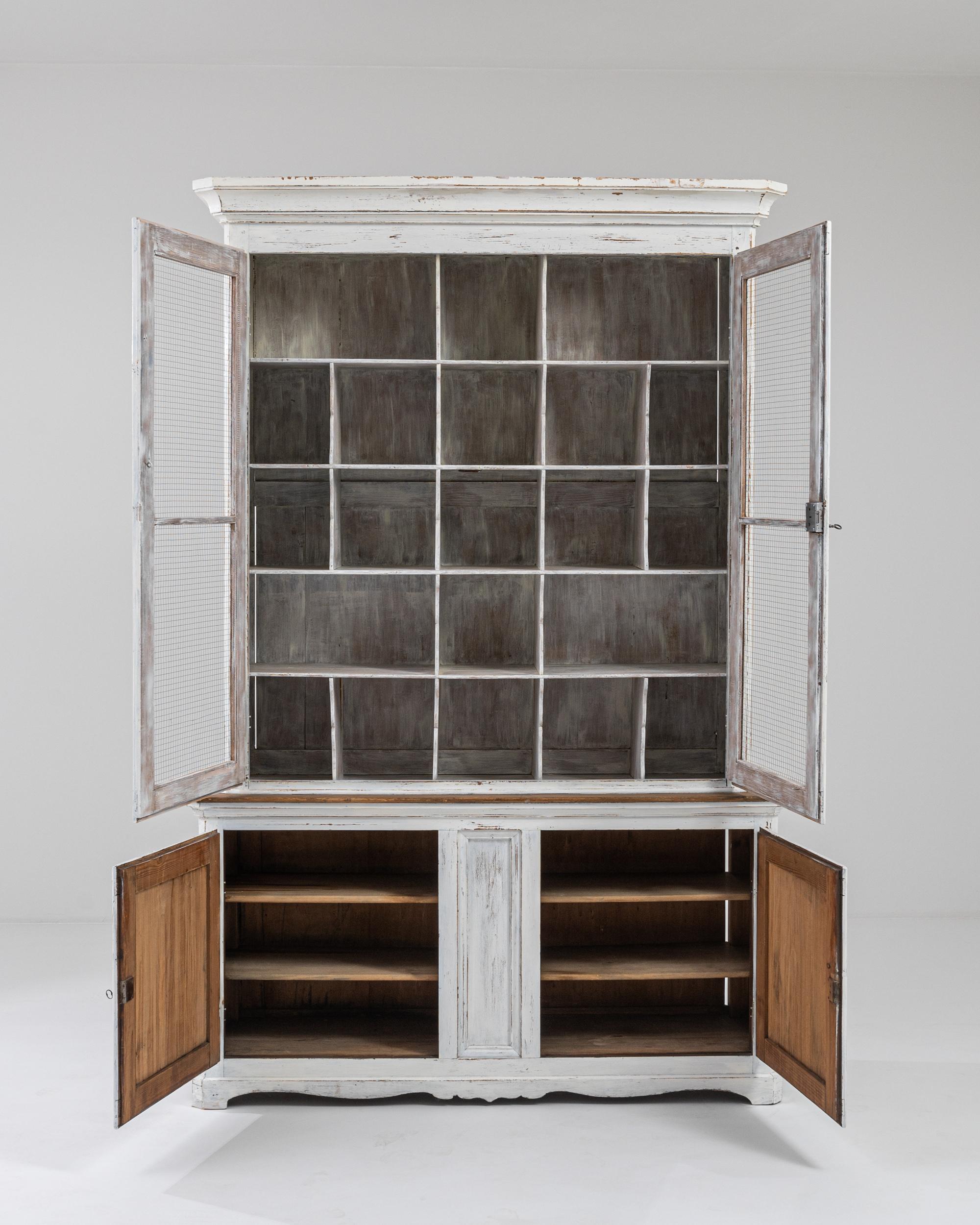 20th Century Turn of the Century French White Patinated Vitrine For Sale