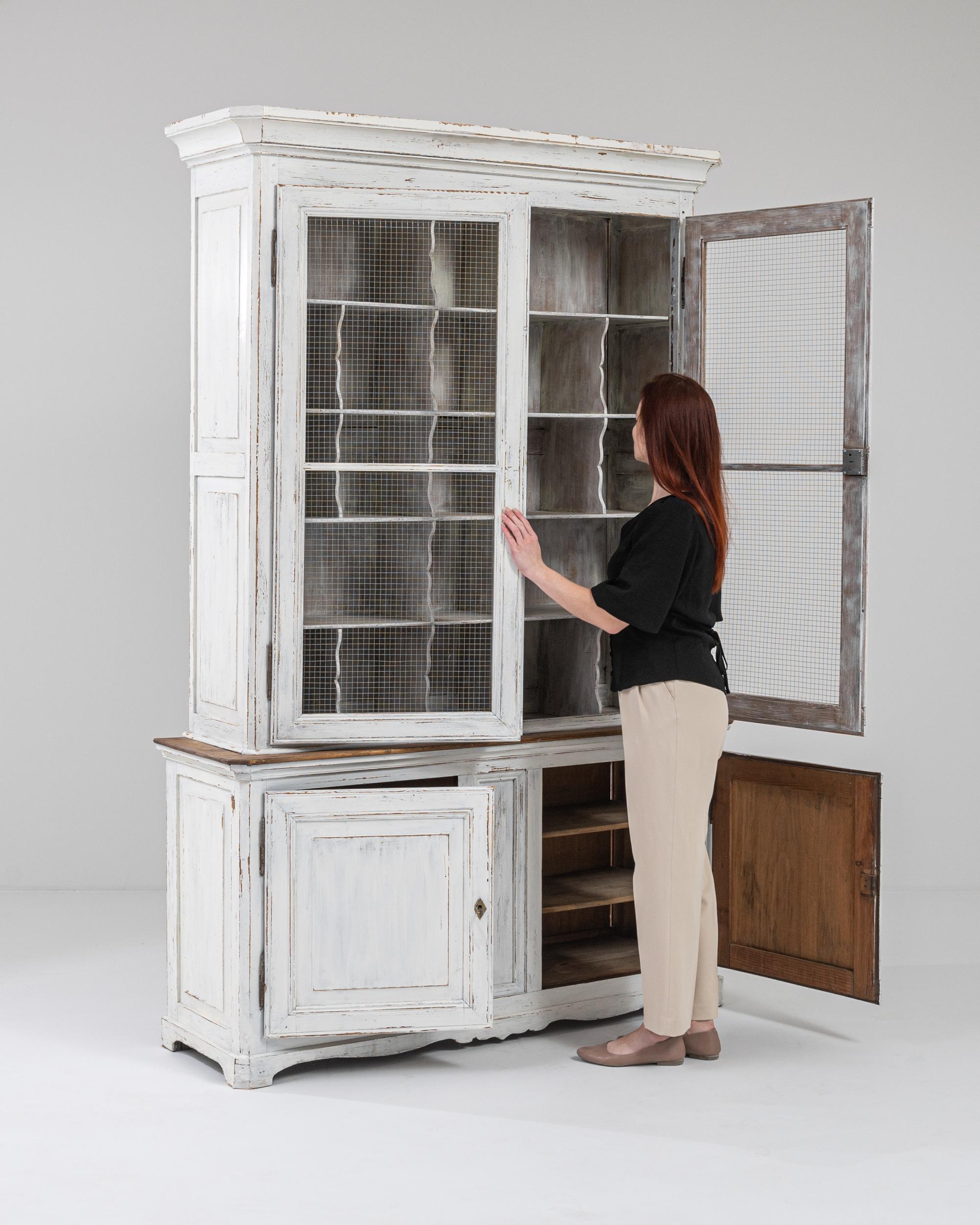 Turn of the Century French White Patinated Vitrine For Sale 1