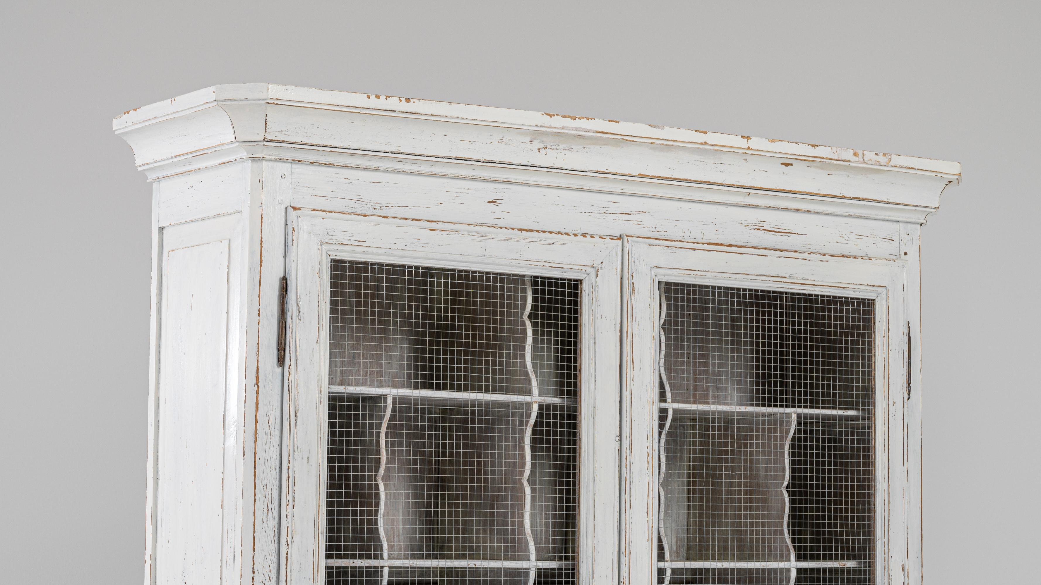 Turn of the Century French White Patinated Vitrine For Sale 3