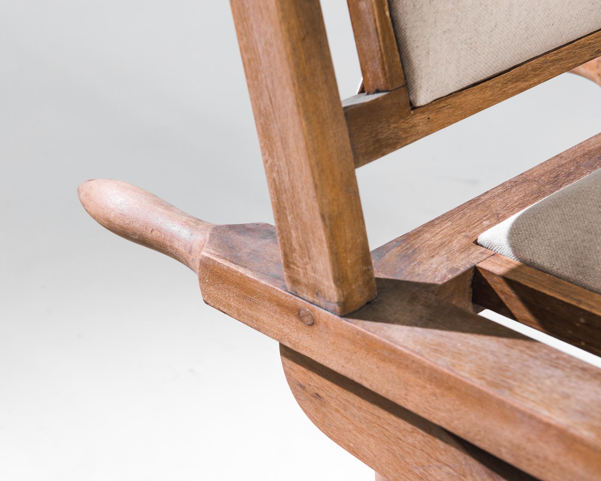 Début du 20ème siècle Fauteuil en bois français du début du siècle par Mac Kain
