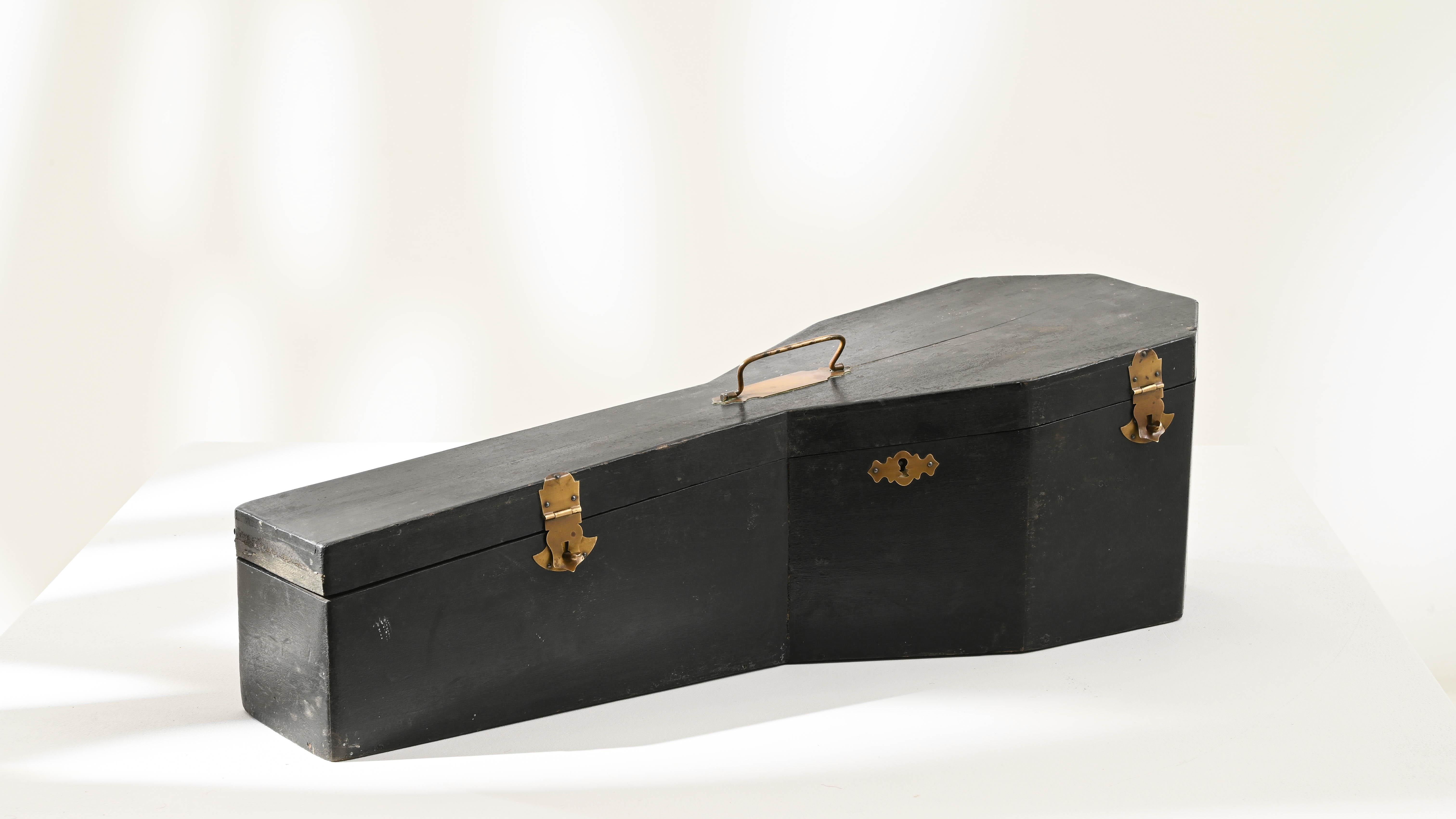 Turn of the Century French Wooden Instrument Case For Sale 4