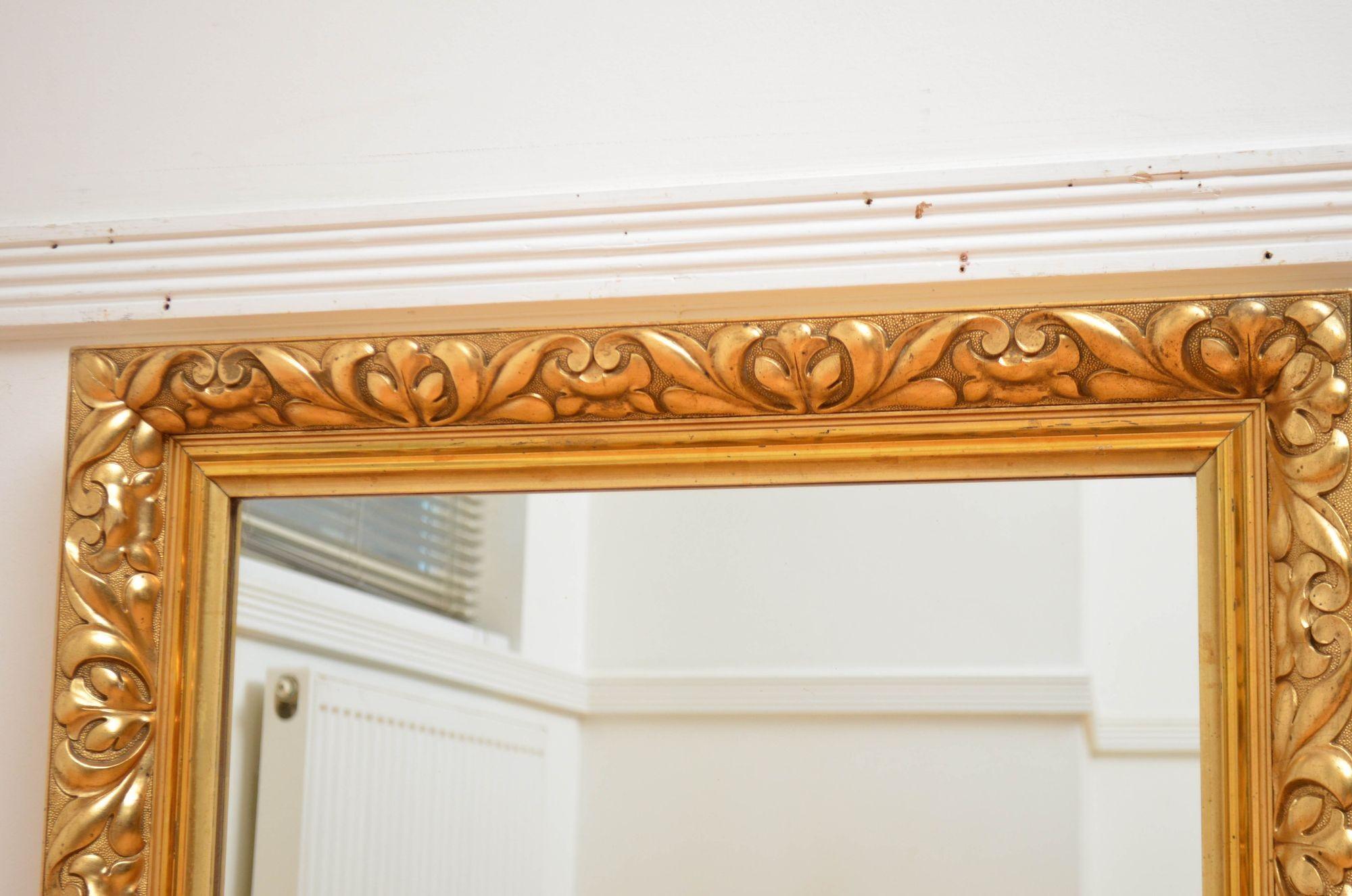 Specchio da parete in legno dorato di fine secolo H85cm in vendita 1