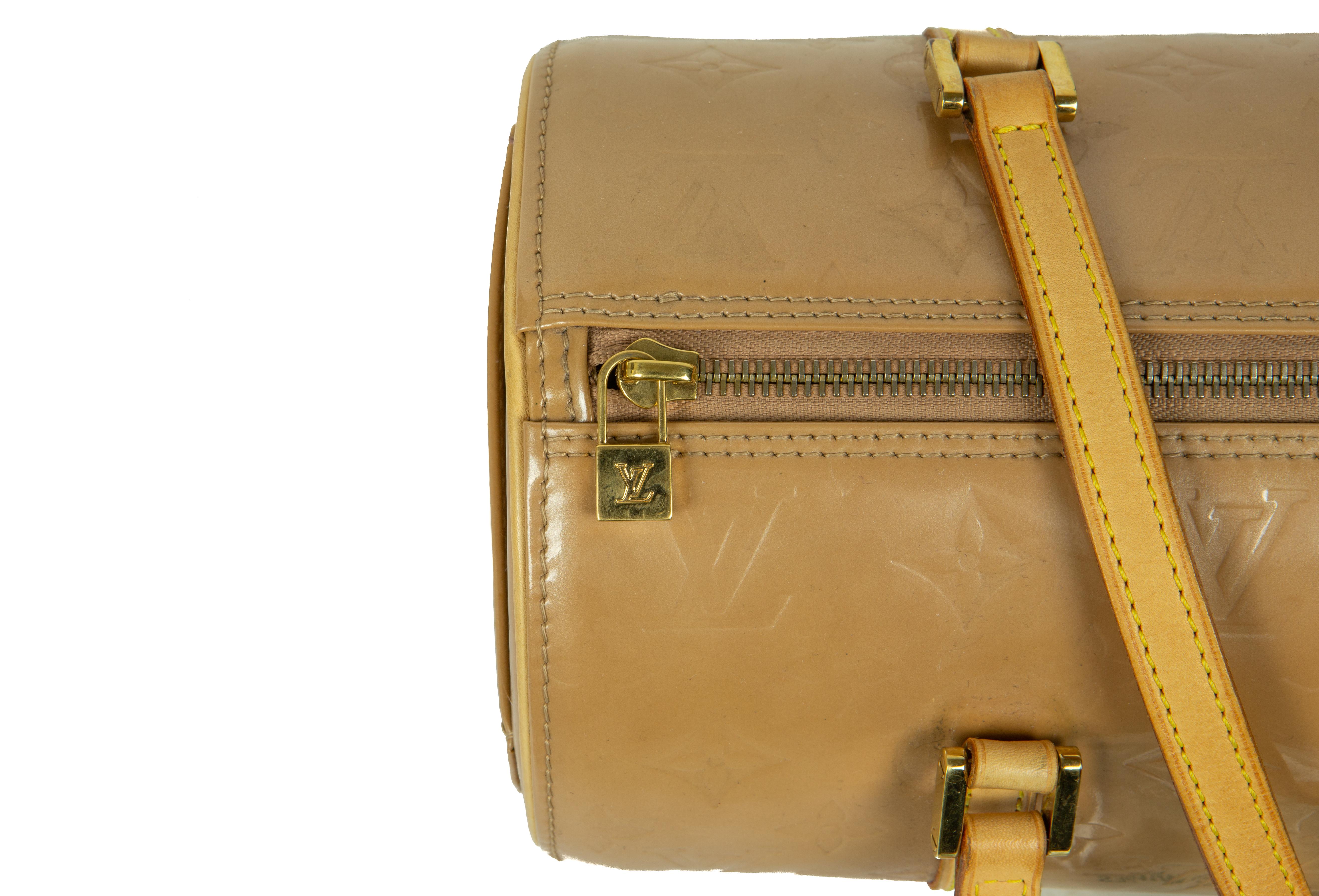 Turn Of The Century Louis Vuitton Beige Monogram Vernis Bedford Bag en vente 1