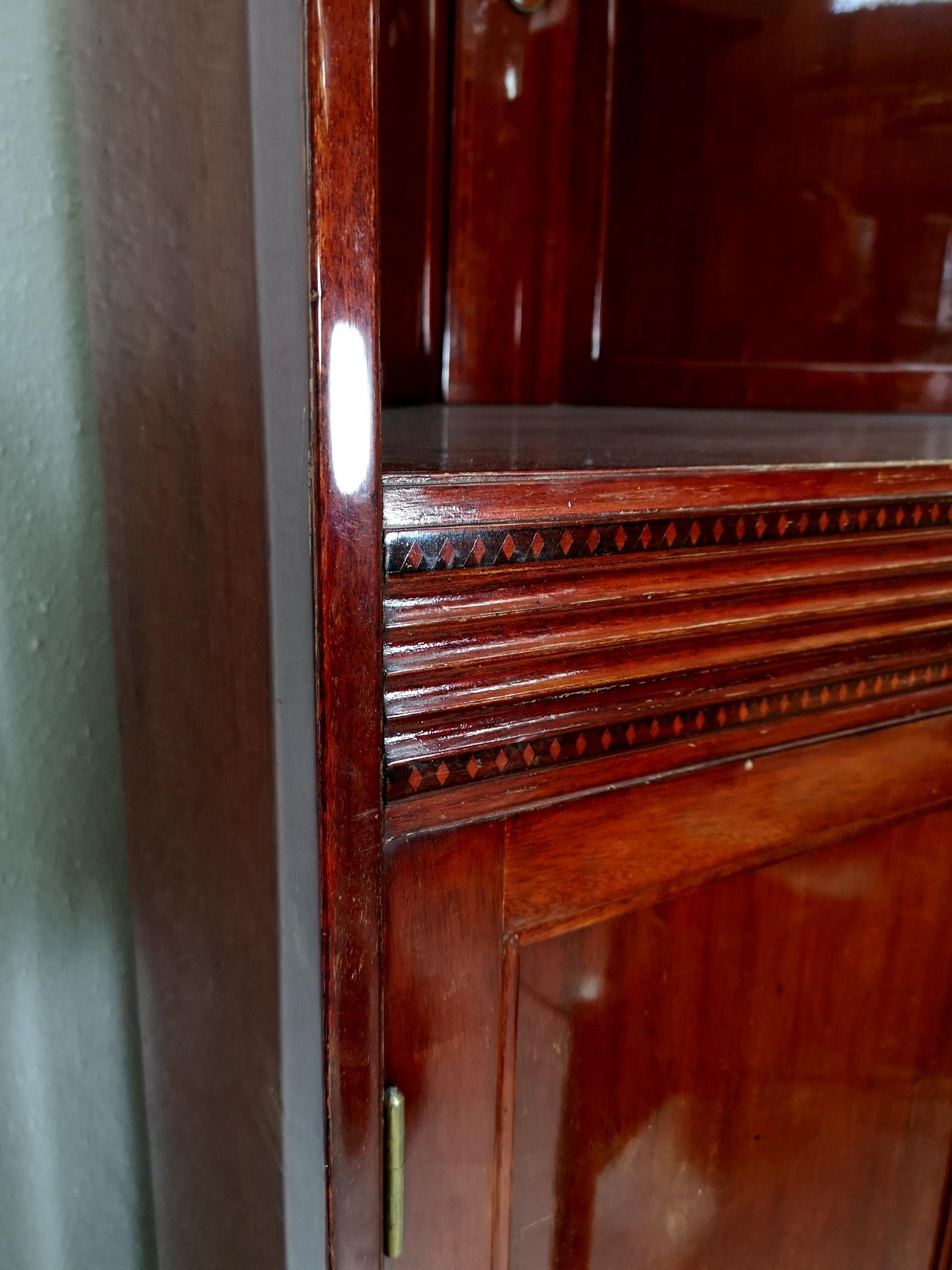 Neoclassical Revival Turn of the Century Mahogany Corner Cabinet with Inlayed Intarsia For Sale