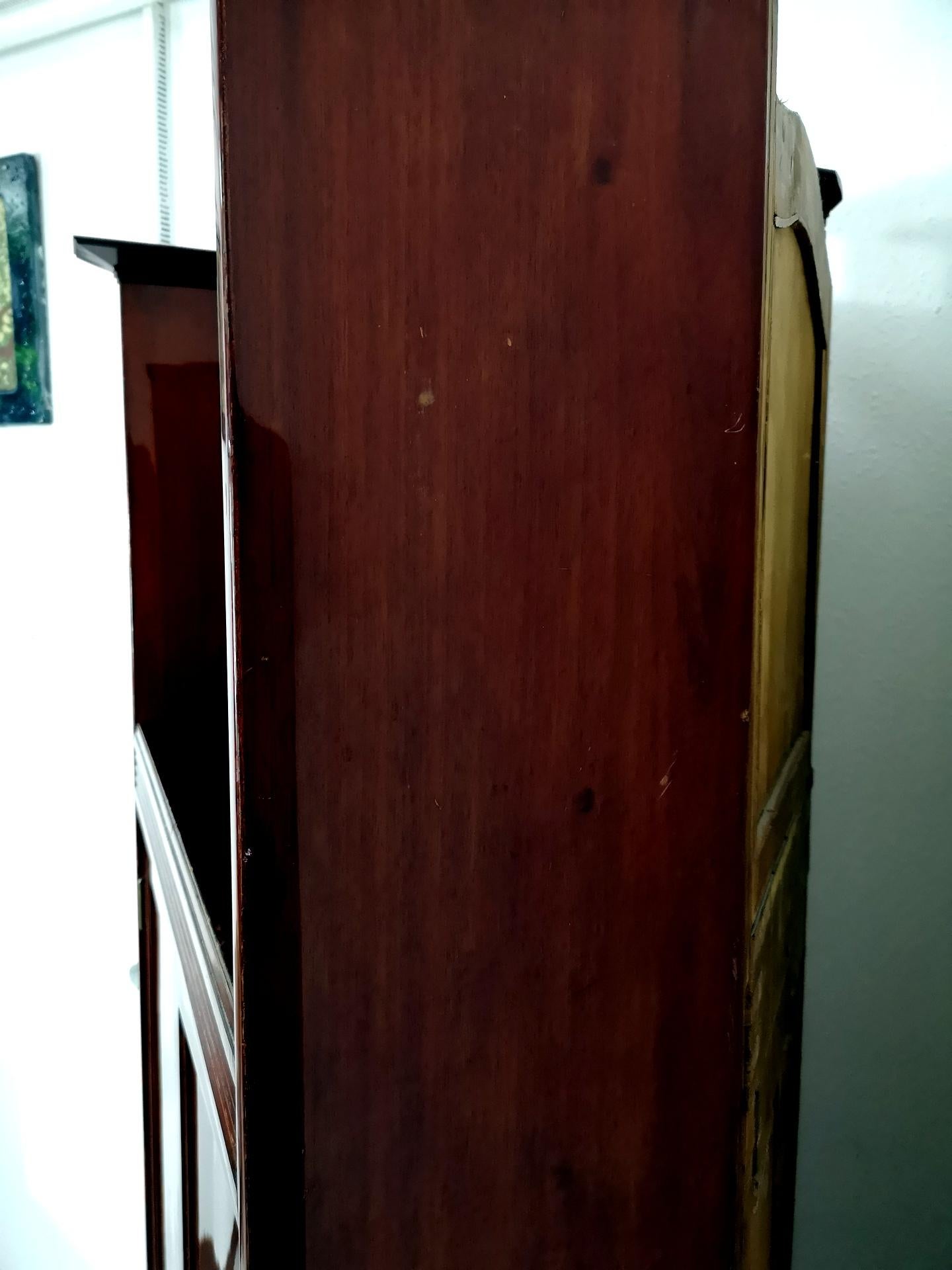 Turn of the Century Mahogany Corner Cabinet with Inlayed Intarsia In Good Condition For Sale In Budapest, HU