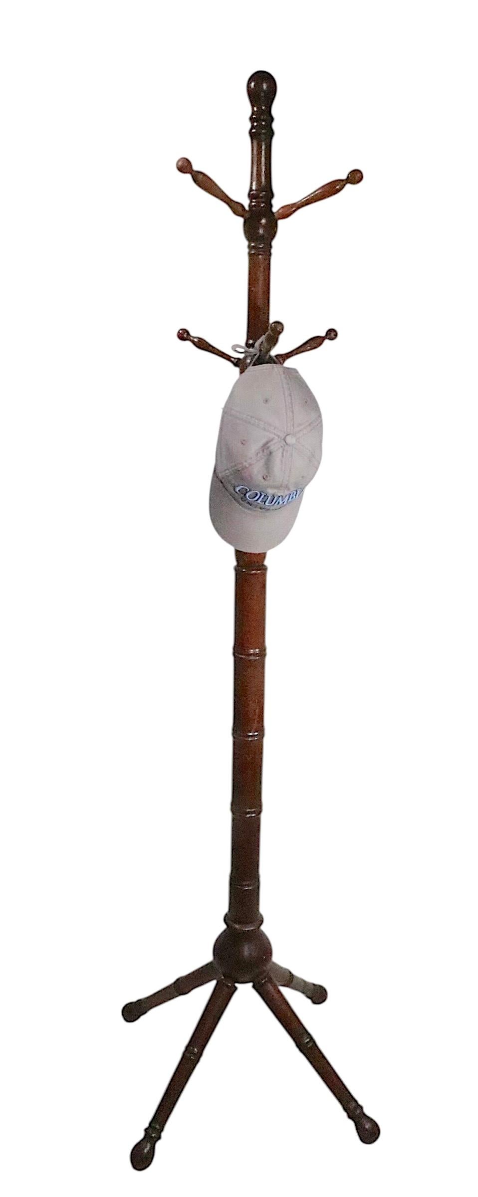 Albero appendiabiti in legno di Oak di fine secolo in vendita 4