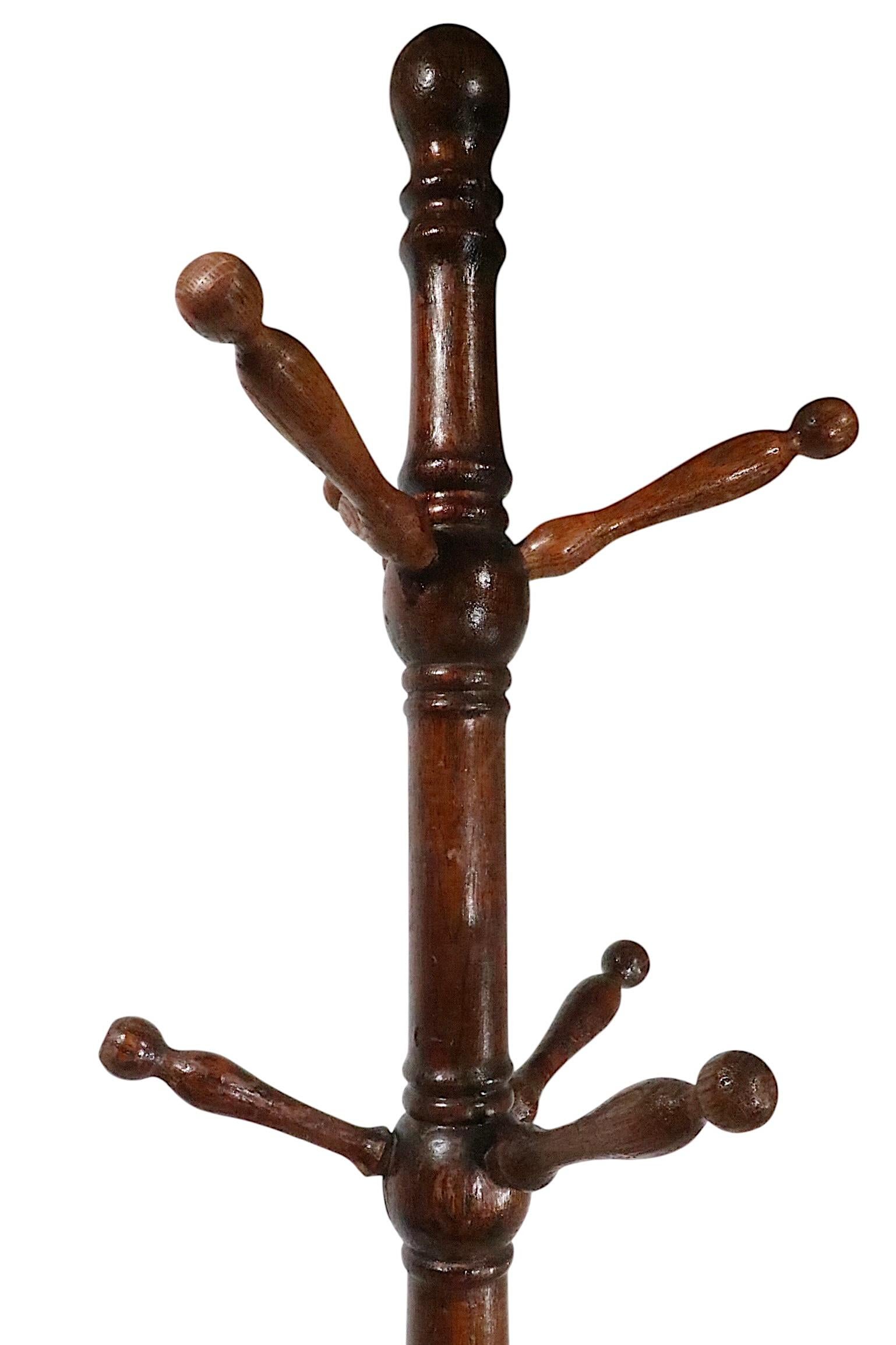 Albero appendiabiti in legno di Oak di fine secolo in vendita 5