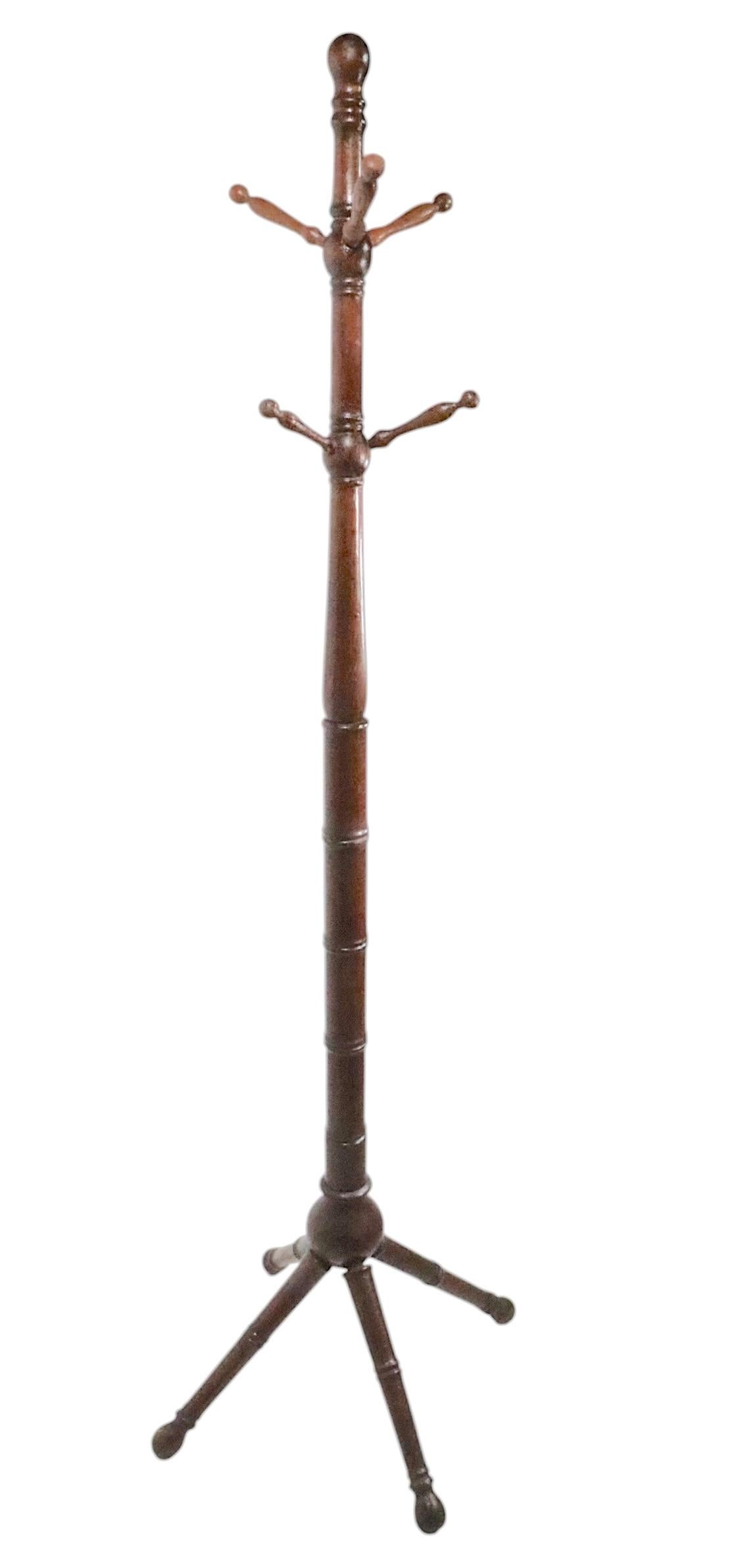 Albero appendiabiti in legno di Oak di fine secolo In condizioni buone in vendita a New York, NY