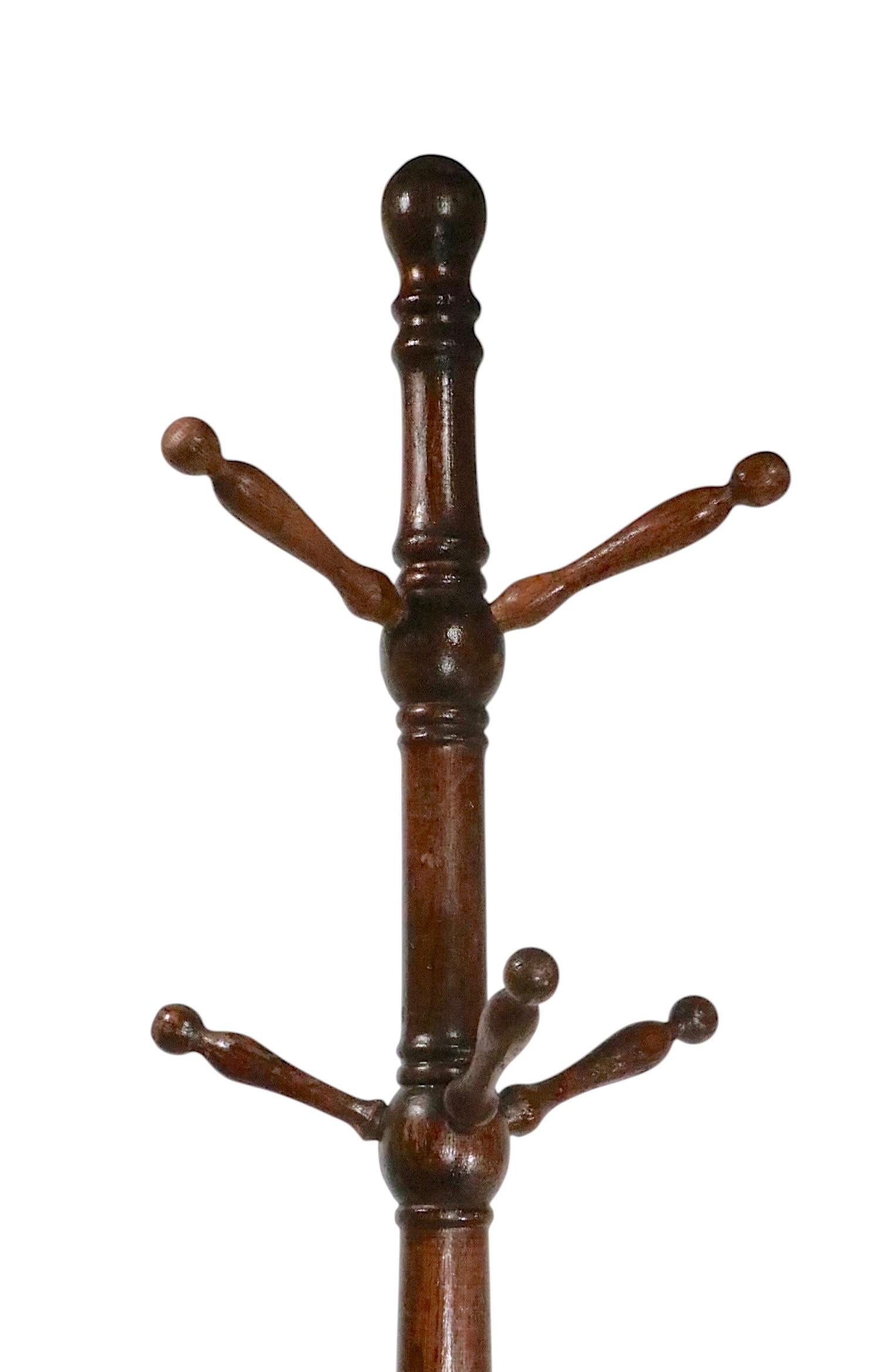 Albero appendiabiti in legno di Oak di fine secolo in vendita 1