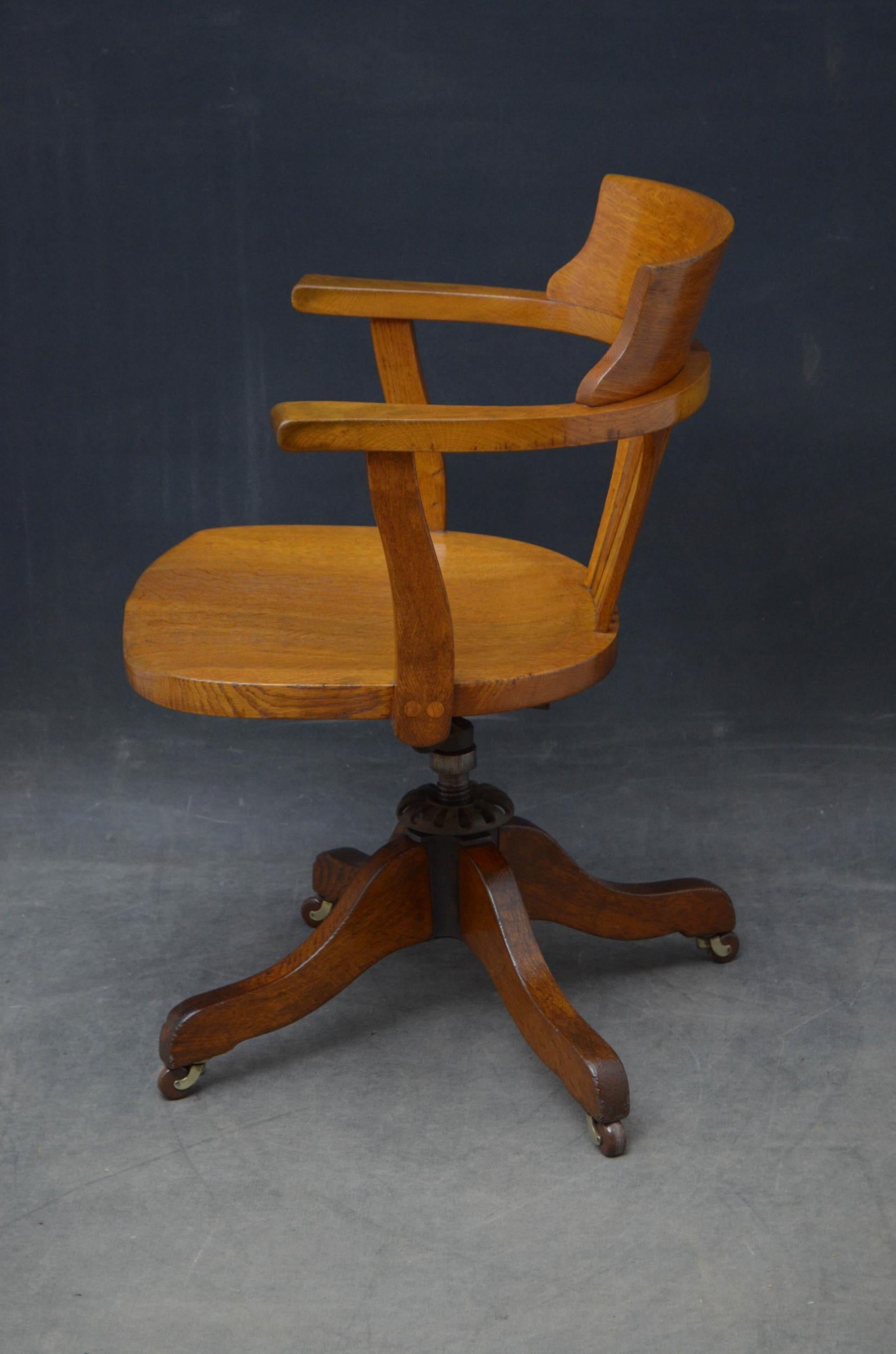 Turn of the Century Oak Office Chair For Sale 3