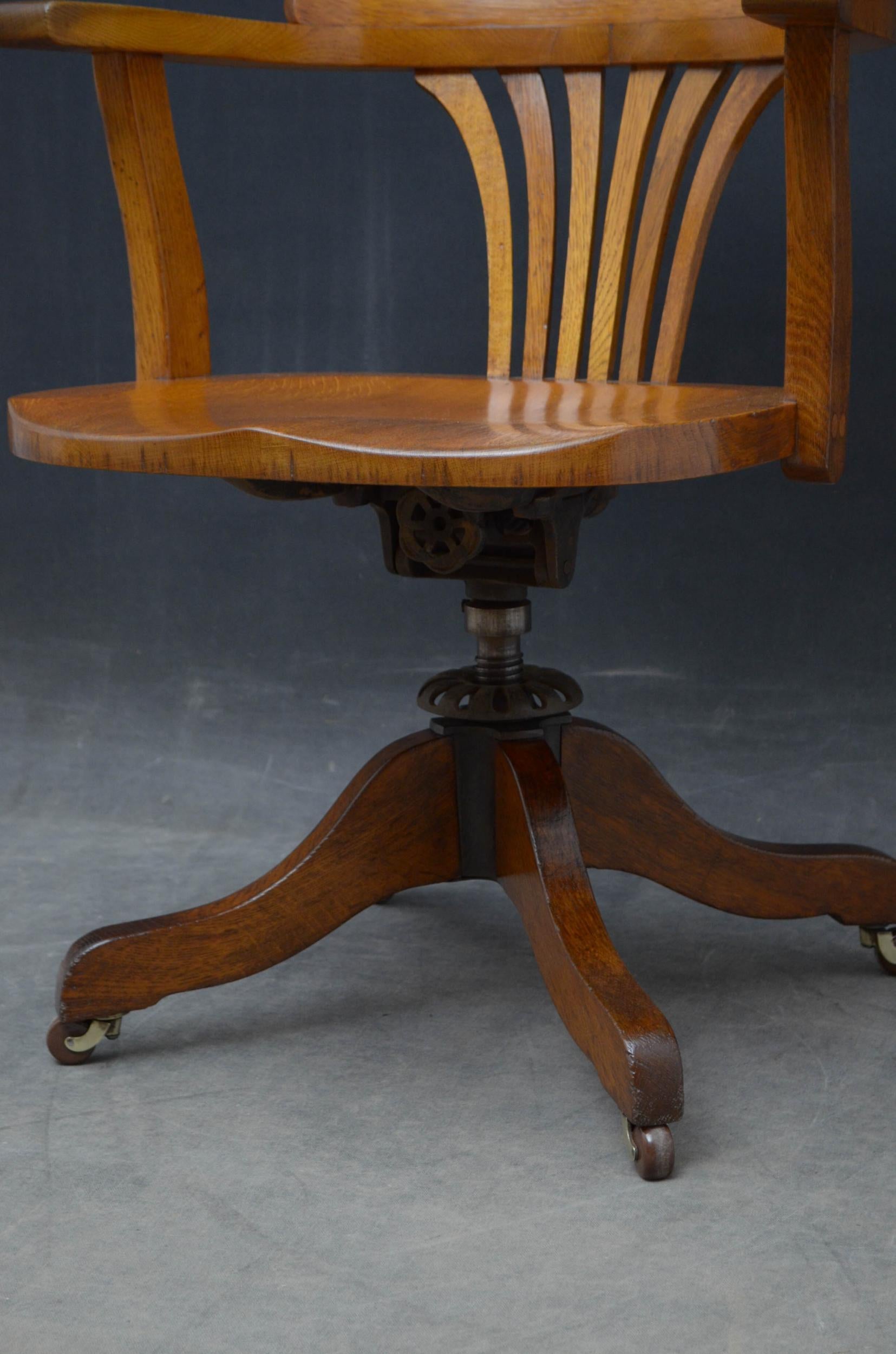 Chêne Chaise de bureau en Oak du début du siècle en vente