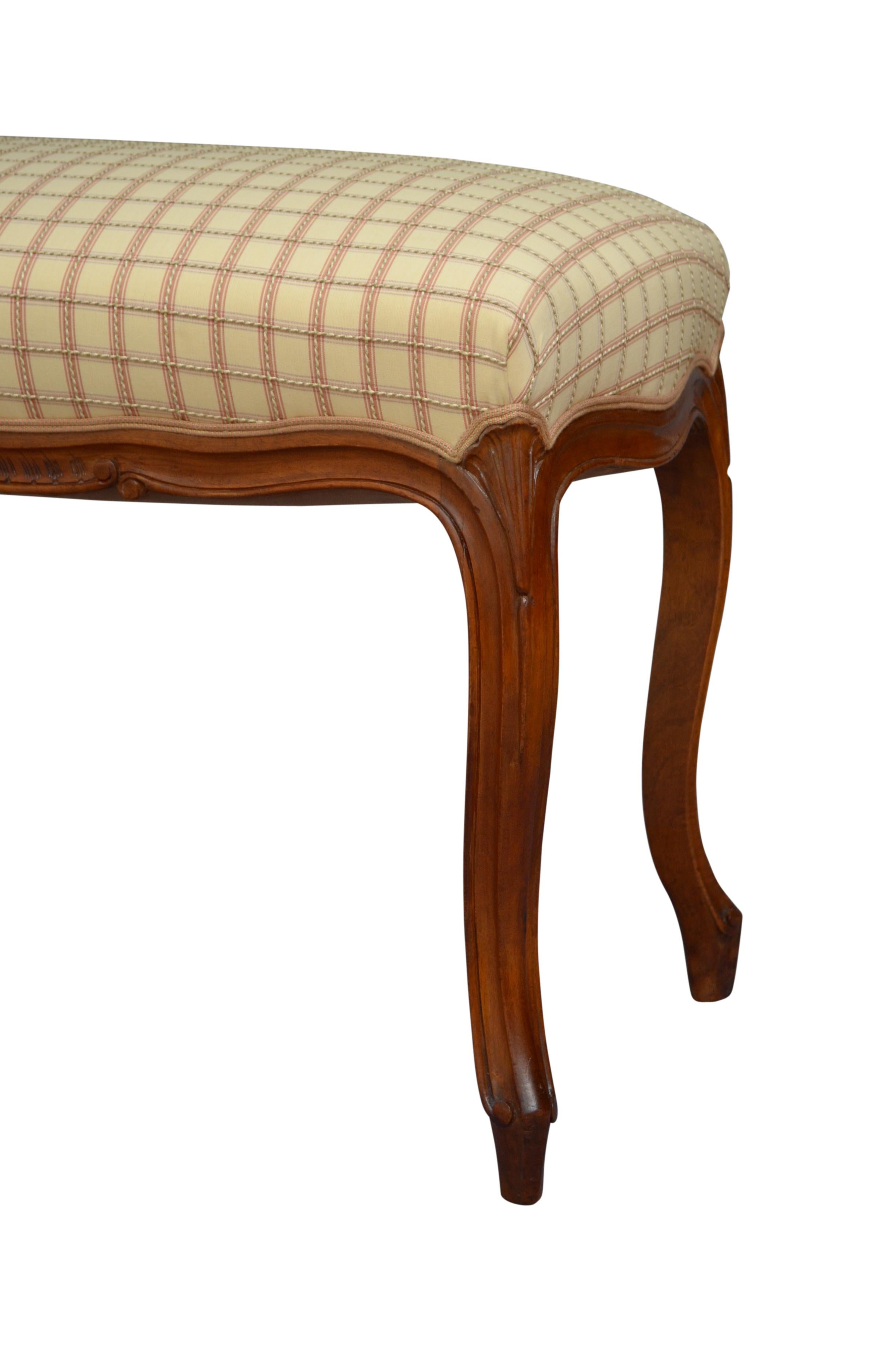 Turn of the Century Walnut Duet Stool In Good Condition In Whaley Bridge, GB