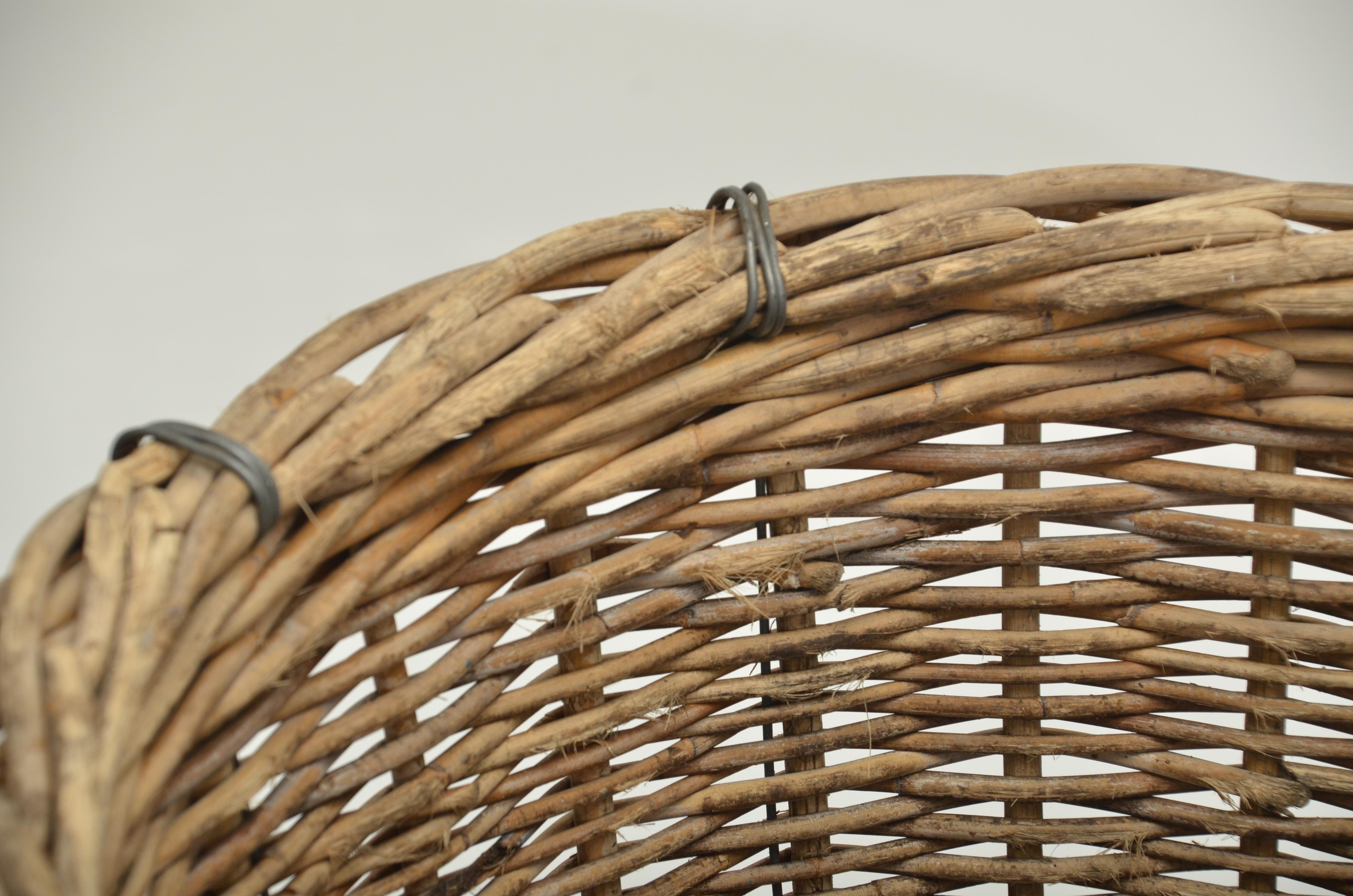 Turn-of-the-Century Wicker Basket, France, circa 1900 In Good Condition In East Hampton, NY