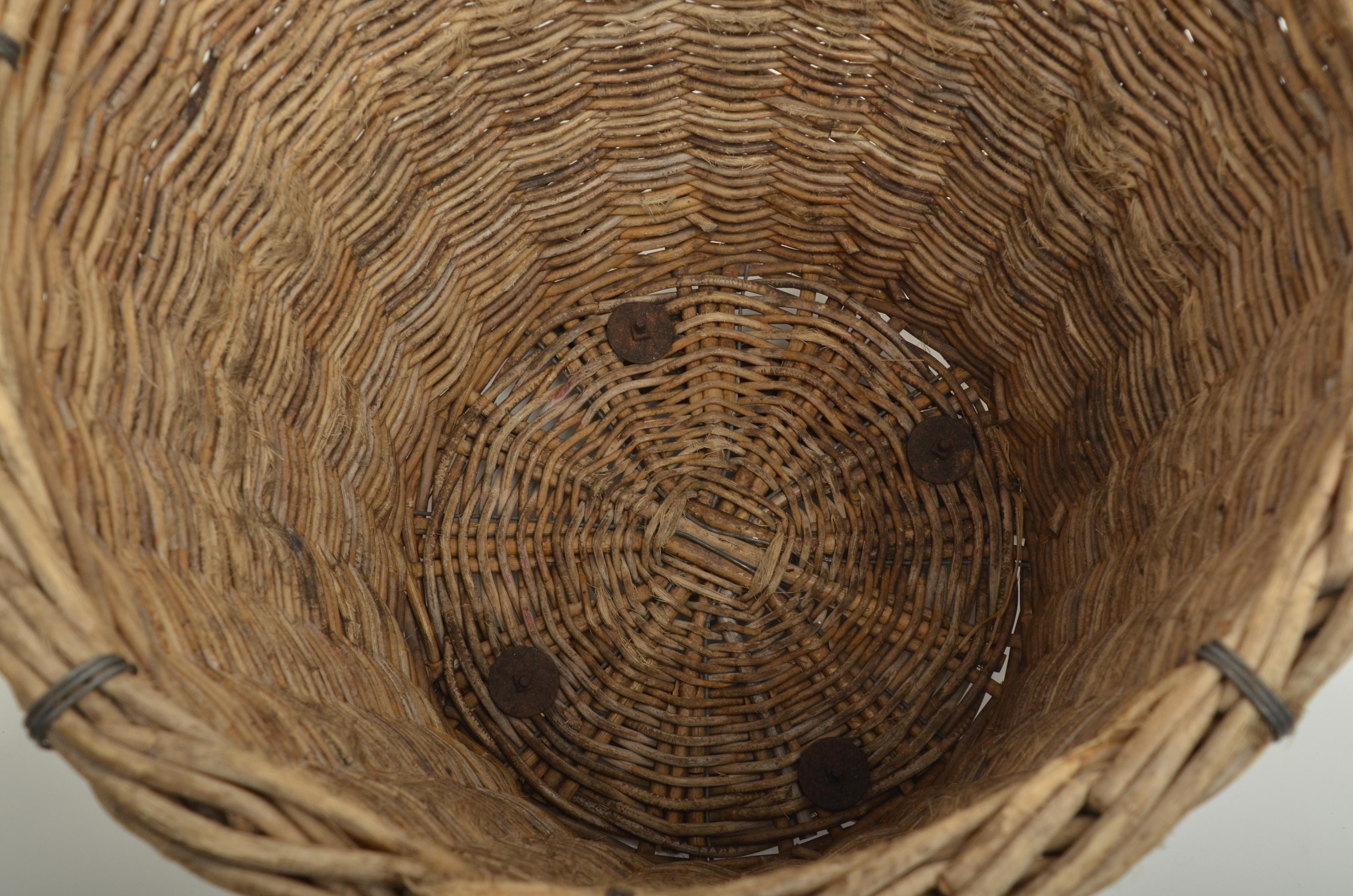 Early 20th Century Turn-of-the-Century Wicker Basket, France, circa 1900