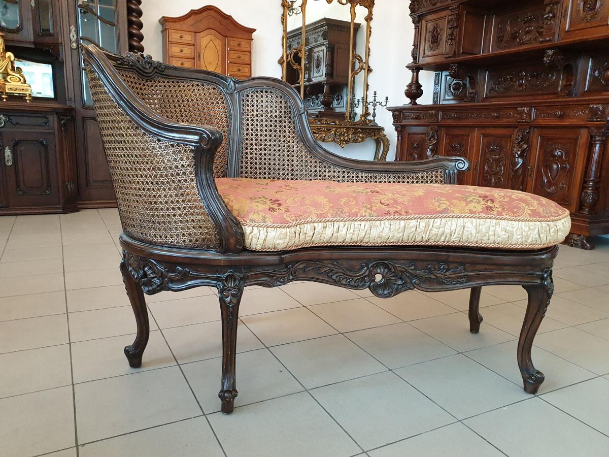 A kind of classic stylish interior.
A beautiful, elegant chaise longue, made at the turn of the 19th-20th century in solid, dark wood and finished (seat and back) with rattan, preserved despite its natural delicacy and vulnerability - in a state