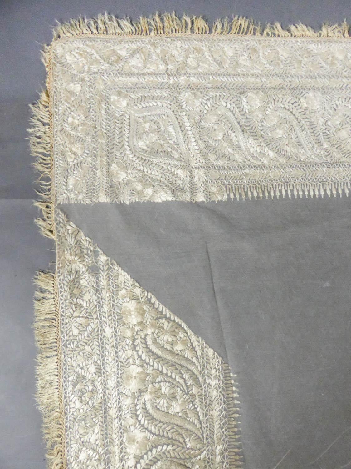 Turn-over shawl in Silk embroidered on Cotton Net - Circa 1840 4