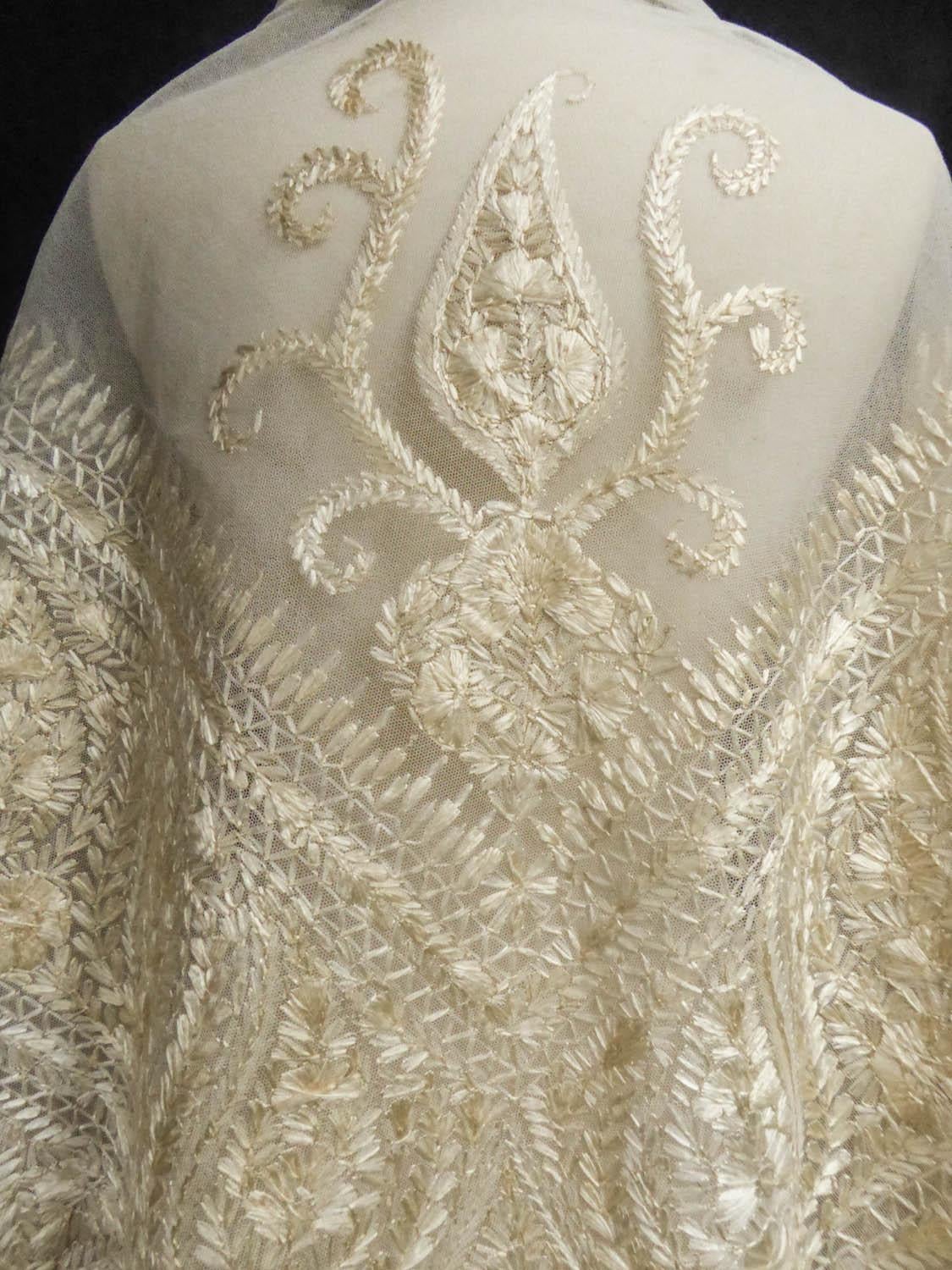 Turn-over shawl in Silk embroidered on Cotton Net - Circa 1840 5