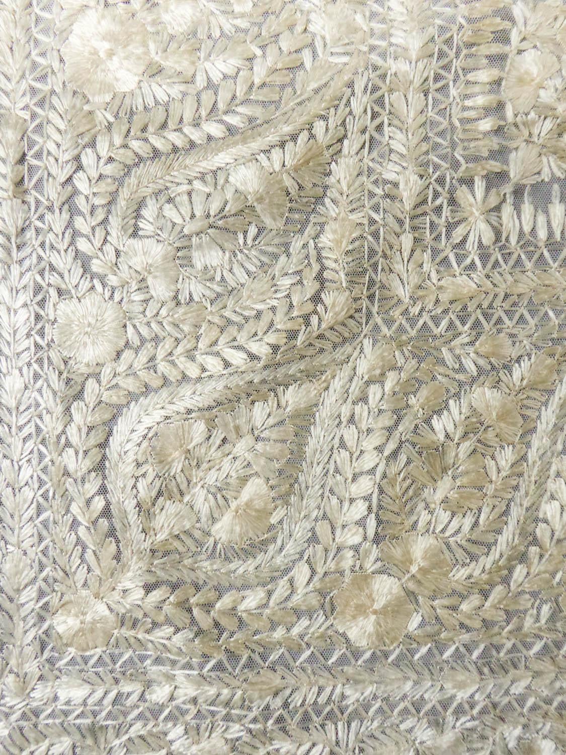 Turn-over shawl in Silk embroidered on Cotton Net - Circa 1840 1