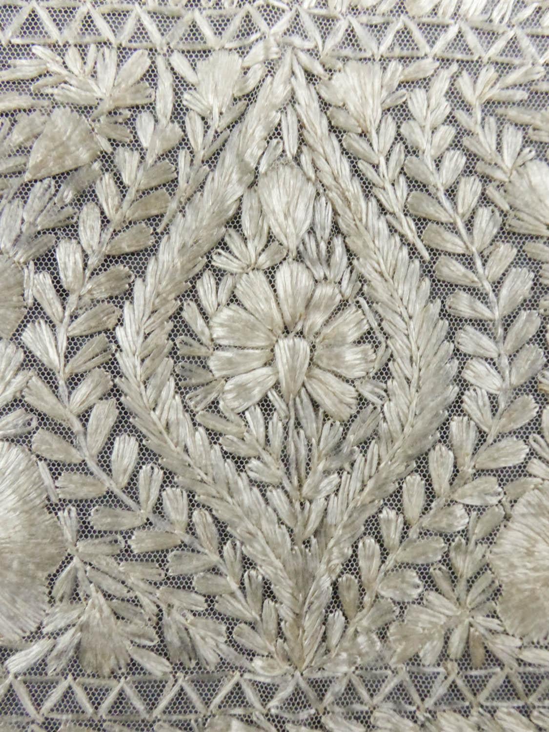 Turn-over shawl in Silk embroidered on Cotton Net - Circa 1840 2