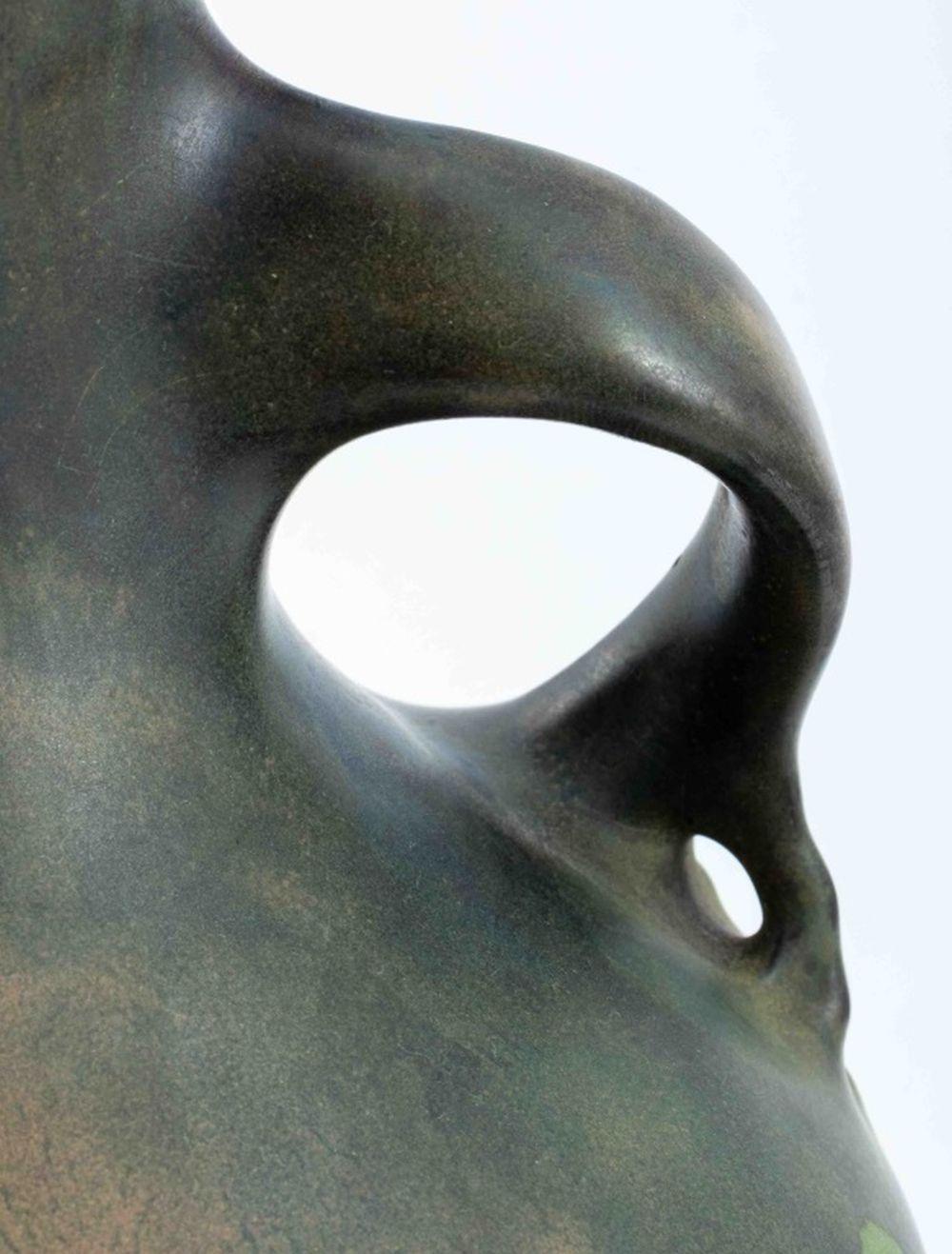 Vase en poterie d'art Amphora de Turn-Teplitz, vers 1900 Bon état - En vente à Astoria, NY