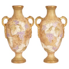 Paar handbemalte Jugendstil-Vasen mit zwei Henkeln von Teplitz RSK Amphora, Teplitz