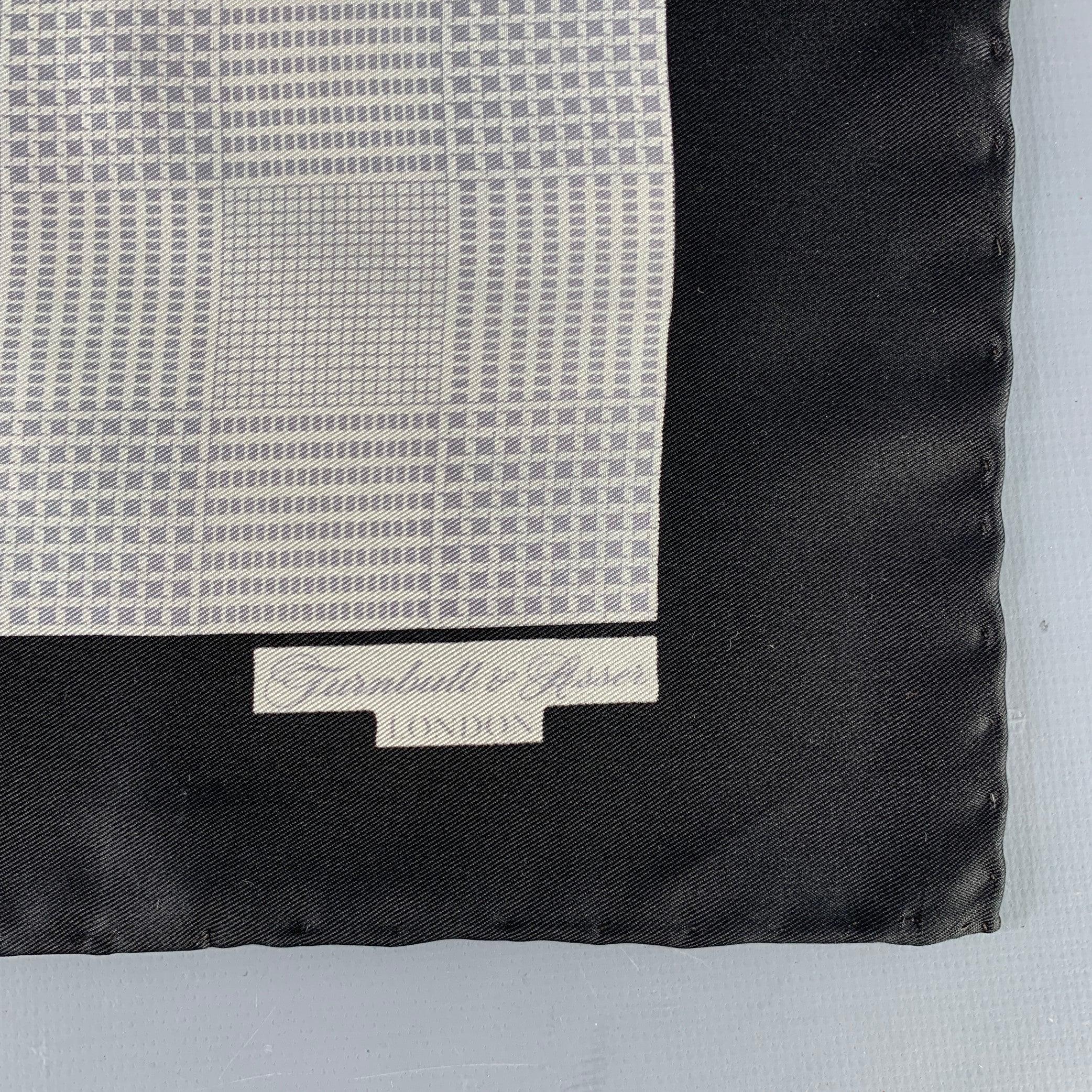 TURNBULL & ASSER Schwarz Weiß Grau Glenplaid Einstecktuch aus Seide im Zustand „Gut“ im Angebot in San Francisco, CA