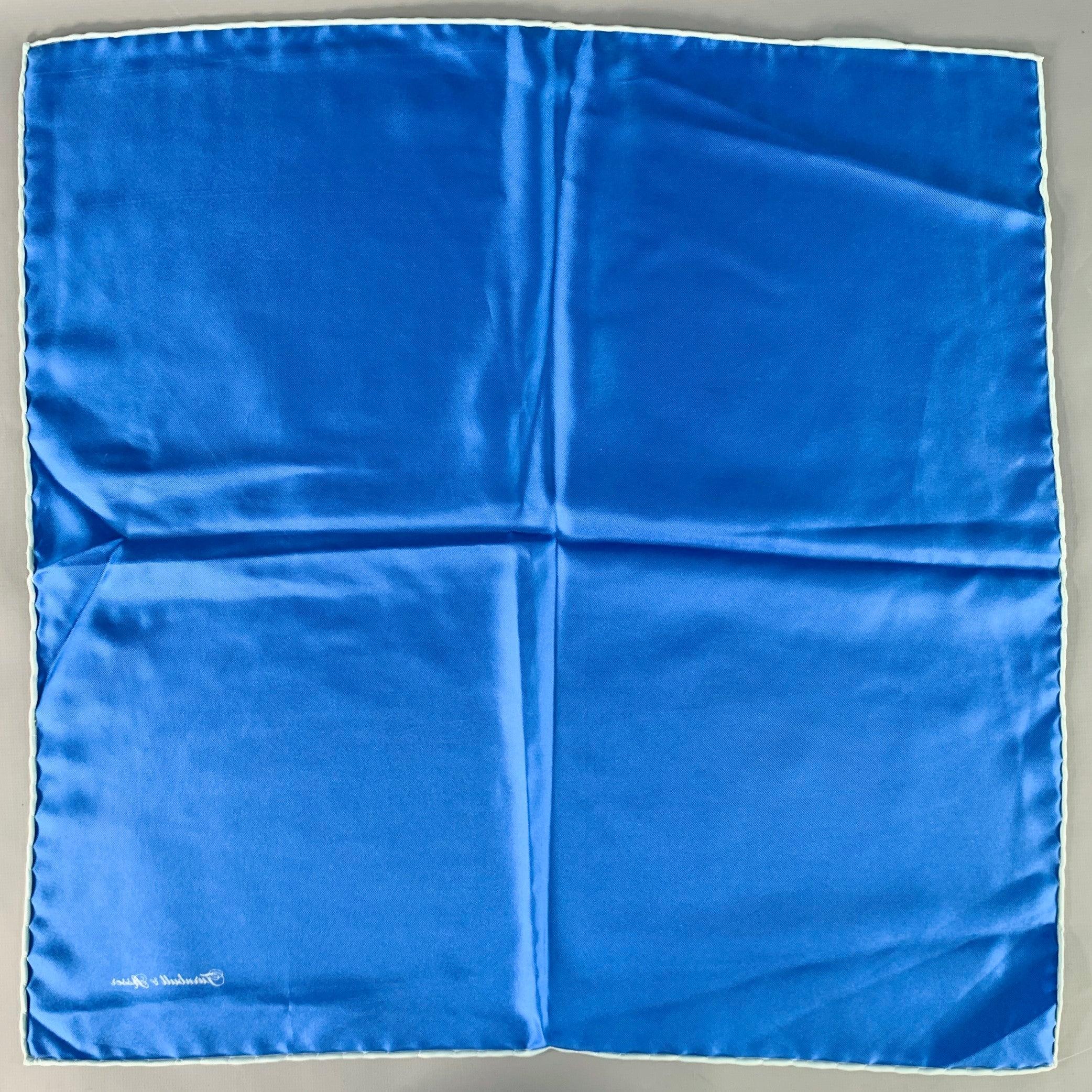 Blu Turnbull & Asser Piazza da tasca in seta blu azzurro con stitch a contrasto in vendita