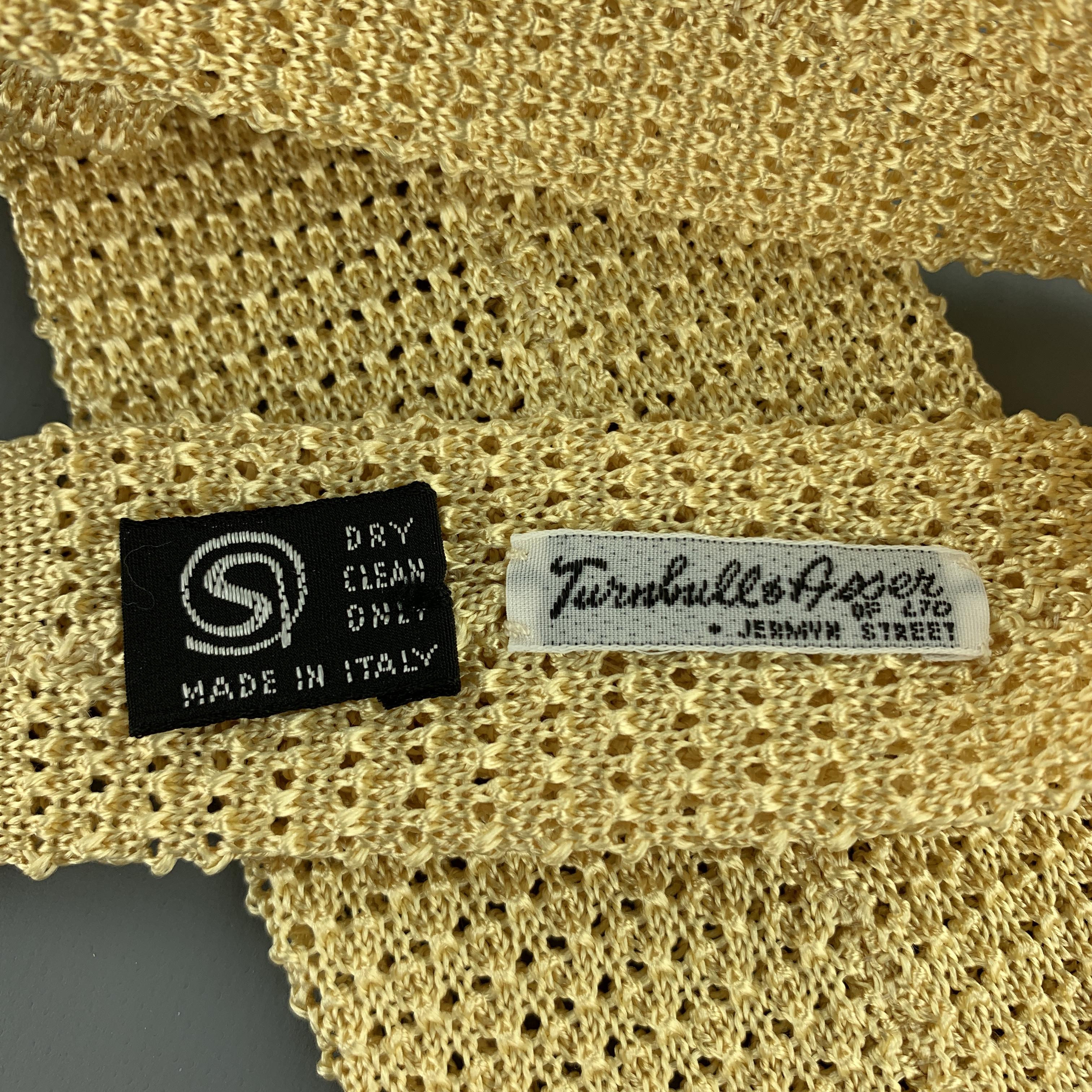 TURNBULL & ASSER Light Yellow Silk Textured Knit Tie In Excellent Condition In San Francisco, CA