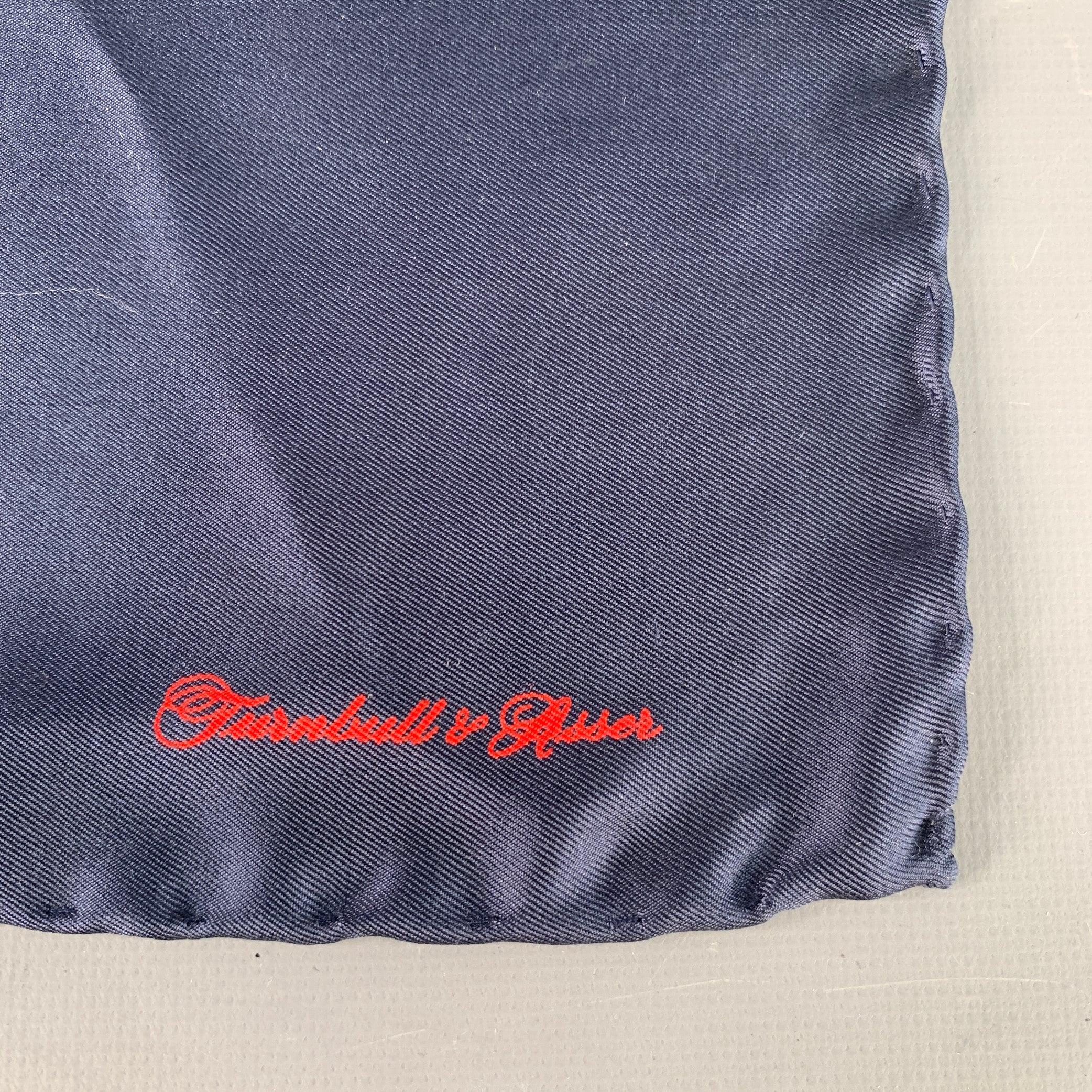 Cravatta da taschino Turnbull & Asser in seta blu, con logo rosso a contrasto e bordi arrotolati a mano.  

Misure: 
  16,25 pollici  x 16 pollici 

  
  
 
Riferimento Sui Generis: 138813
Categoria: Piazza da taschino
Ulteriori dettagli
   