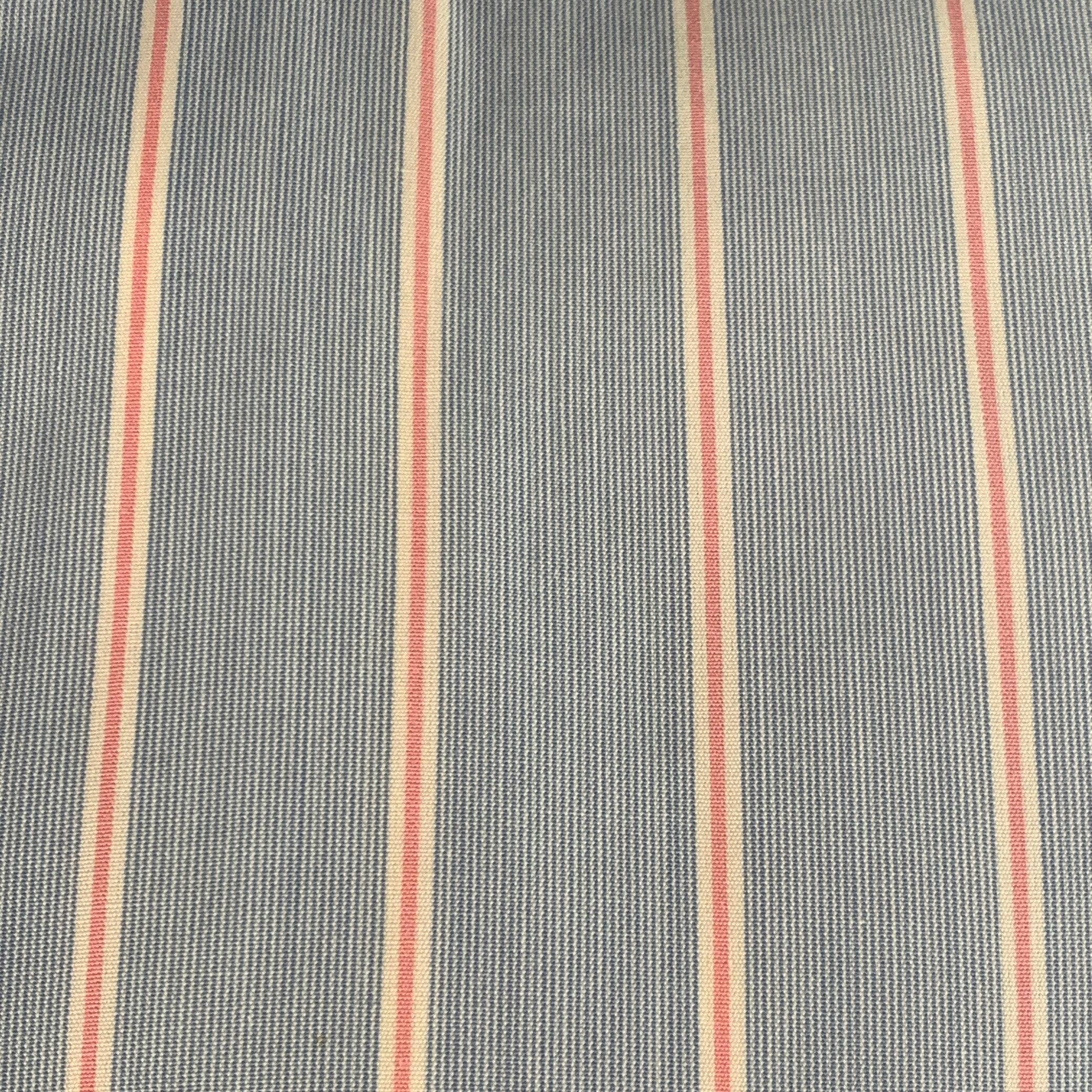 Langärmeliges Vintage-Hemd von TURNBULL & ASSER aus blauem und rosa Baumwollgewebe mit Streifenmuster, französischen Manschetten und Knopfverschluss. Made in UK.Sehr guter gebrauchter Zustand. Leichte Knötchenbildung, kleiner Fleck. 

Markiert:  