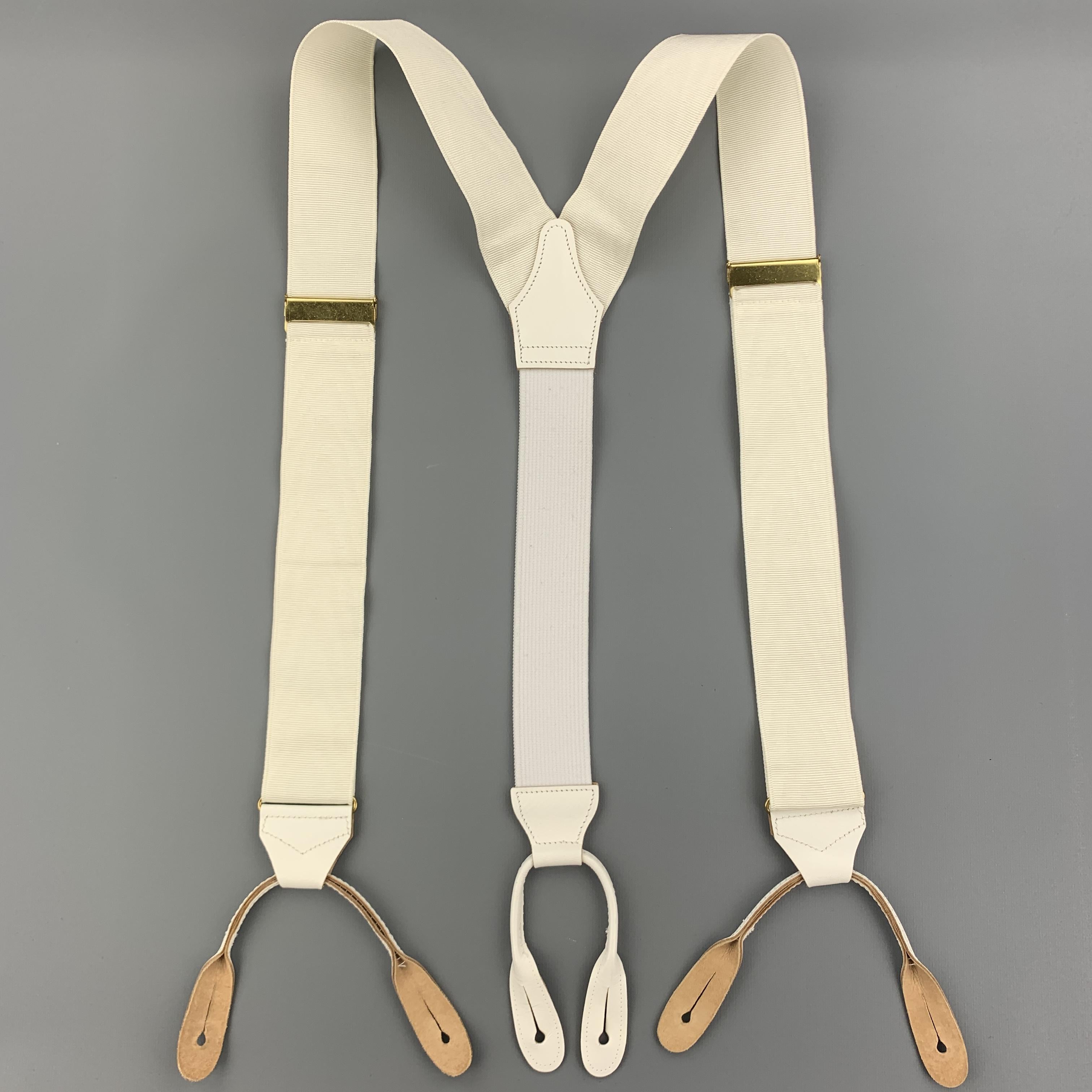 TURNBULL & ASSER suspenders comes in a off white textured grosgrain featuring a adjustable fit, leather trim, and includes trouser buttons. Made in England.

Excellent Pre-Owned Condition:

Measurements:

Width: 1.5 in.