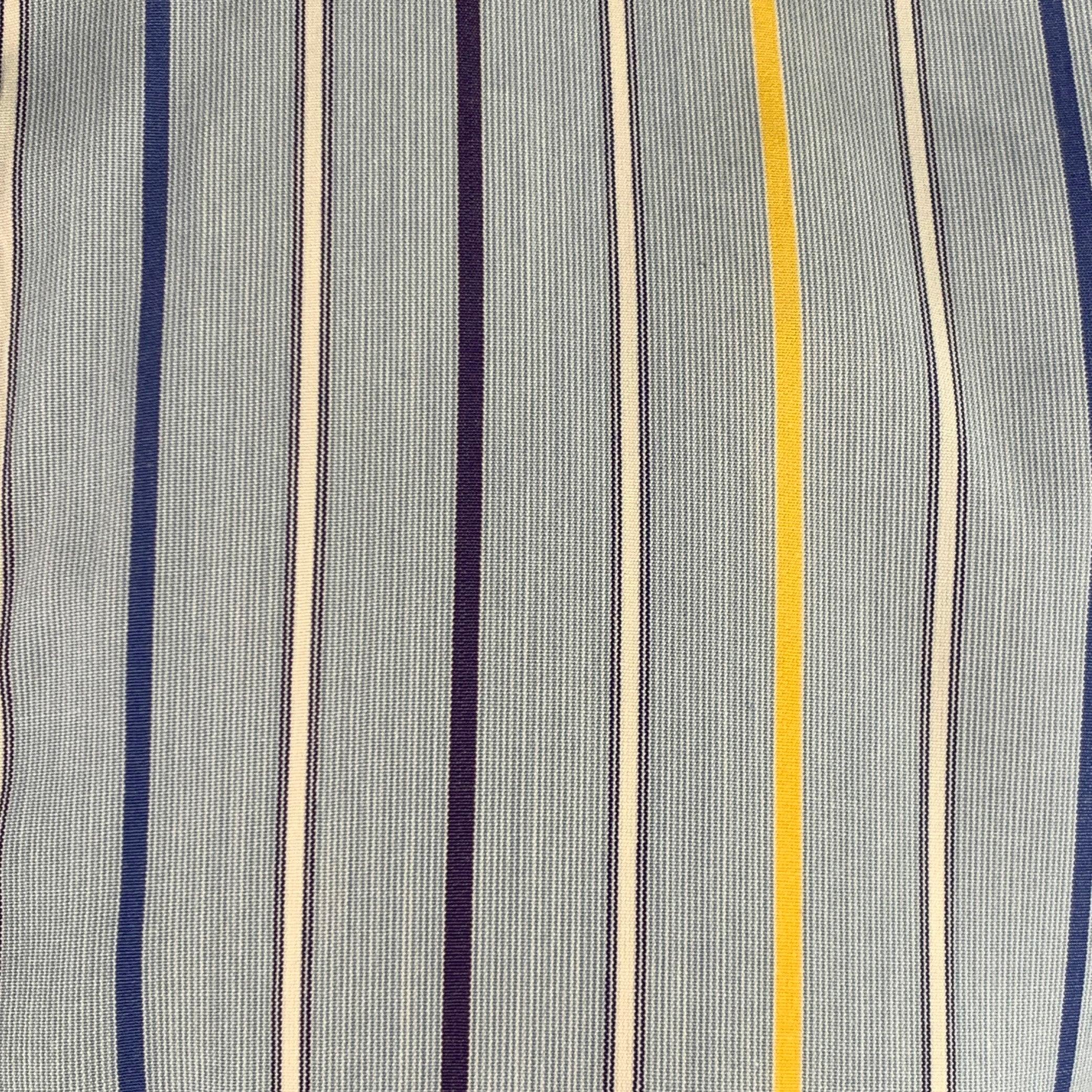 Langärmeliges Vintage-Hemd von TURNBULL & ASSER aus blauem Baumwollgewebe mit marineblauem und gelbem Streifenmuster, französischen Manschetten und Knopfverschluss. Wird mit einem Paar einfacher Manschettenknöpfe geliefert. Made in UK.Excellent
