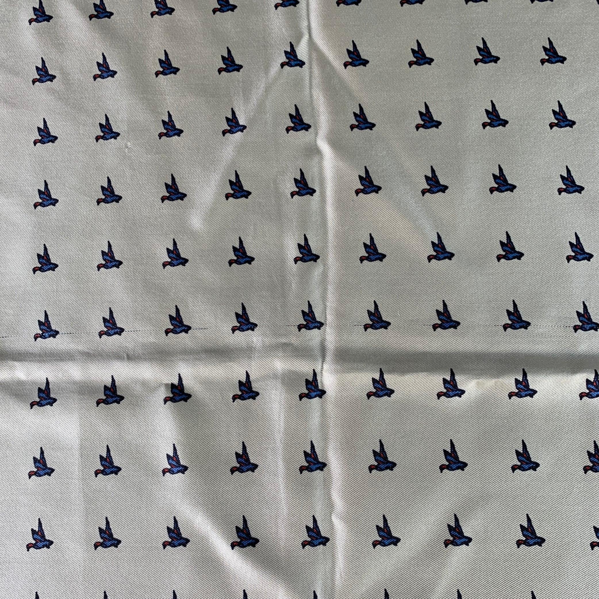 Turnbull & Asser Piazza da taschino in seta con uccelli blu e gialla in vendita 1