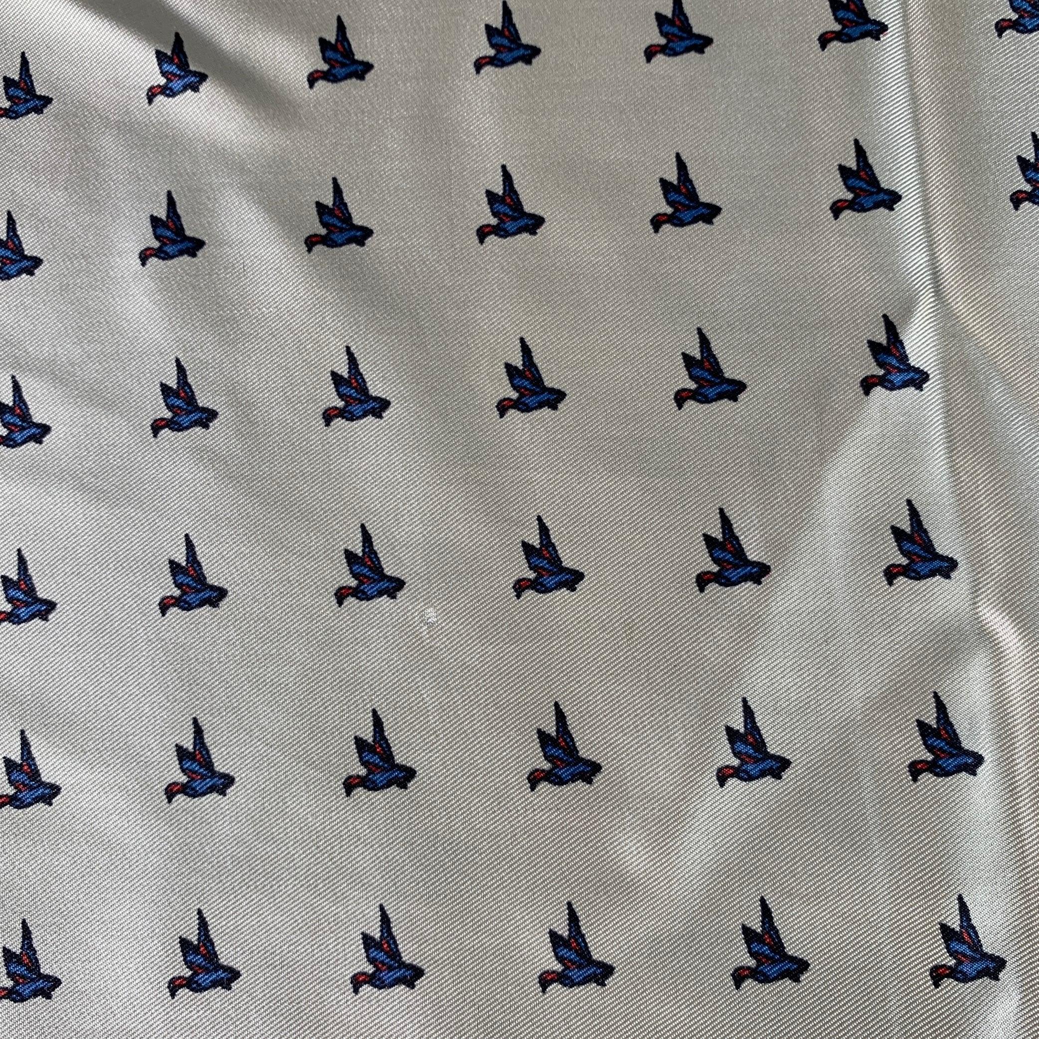 Turnbull & Asser Piazza da taschino in seta con uccelli blu e gialla in vendita 2