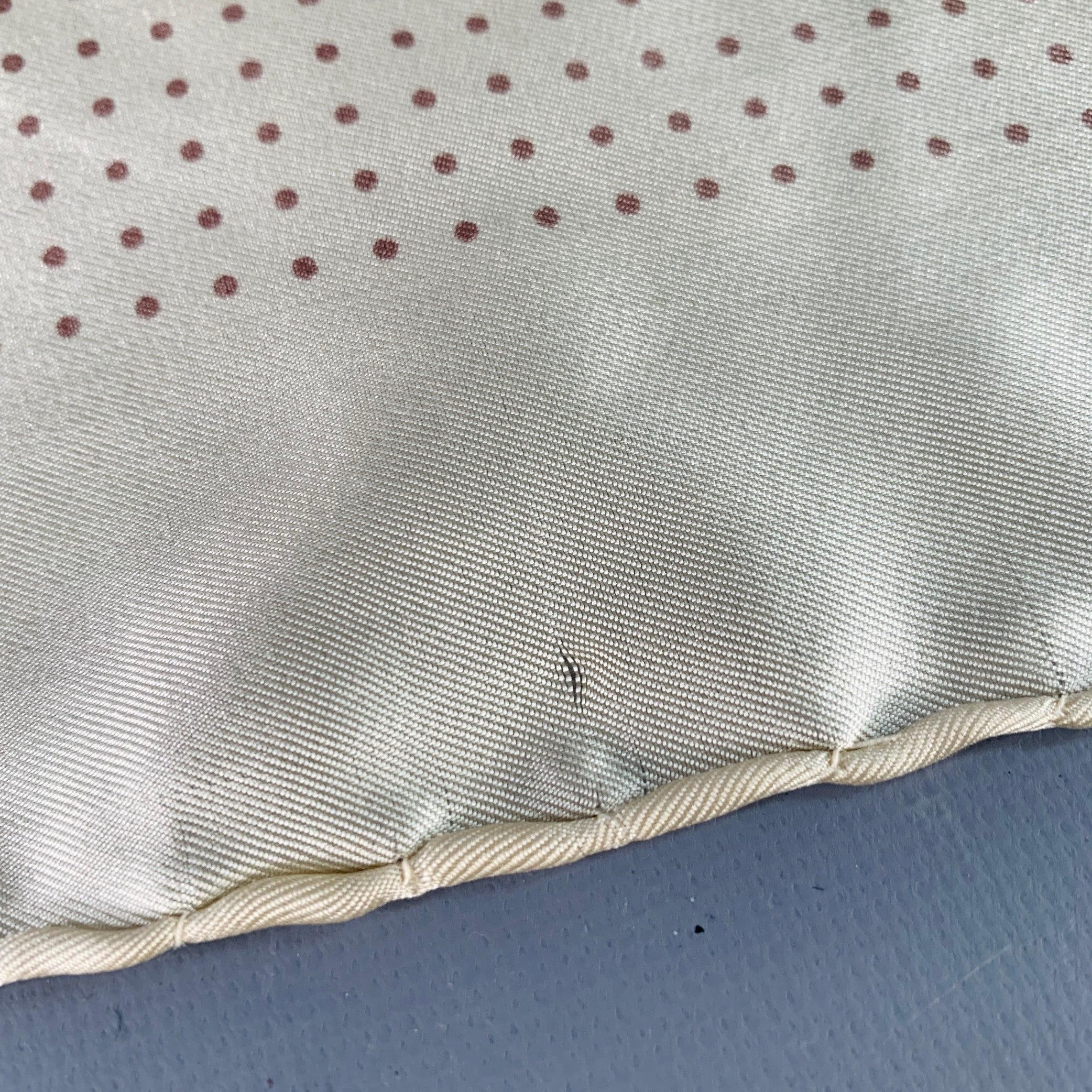 TURNBULL & ASSER Gelb-Braun gepunktetes Einstecktuch aus Seide im Angebot 2