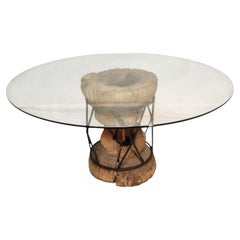 Columna de madera torneada del siglo XIX encerrada en una barra de hierro con base en X Circa años 60