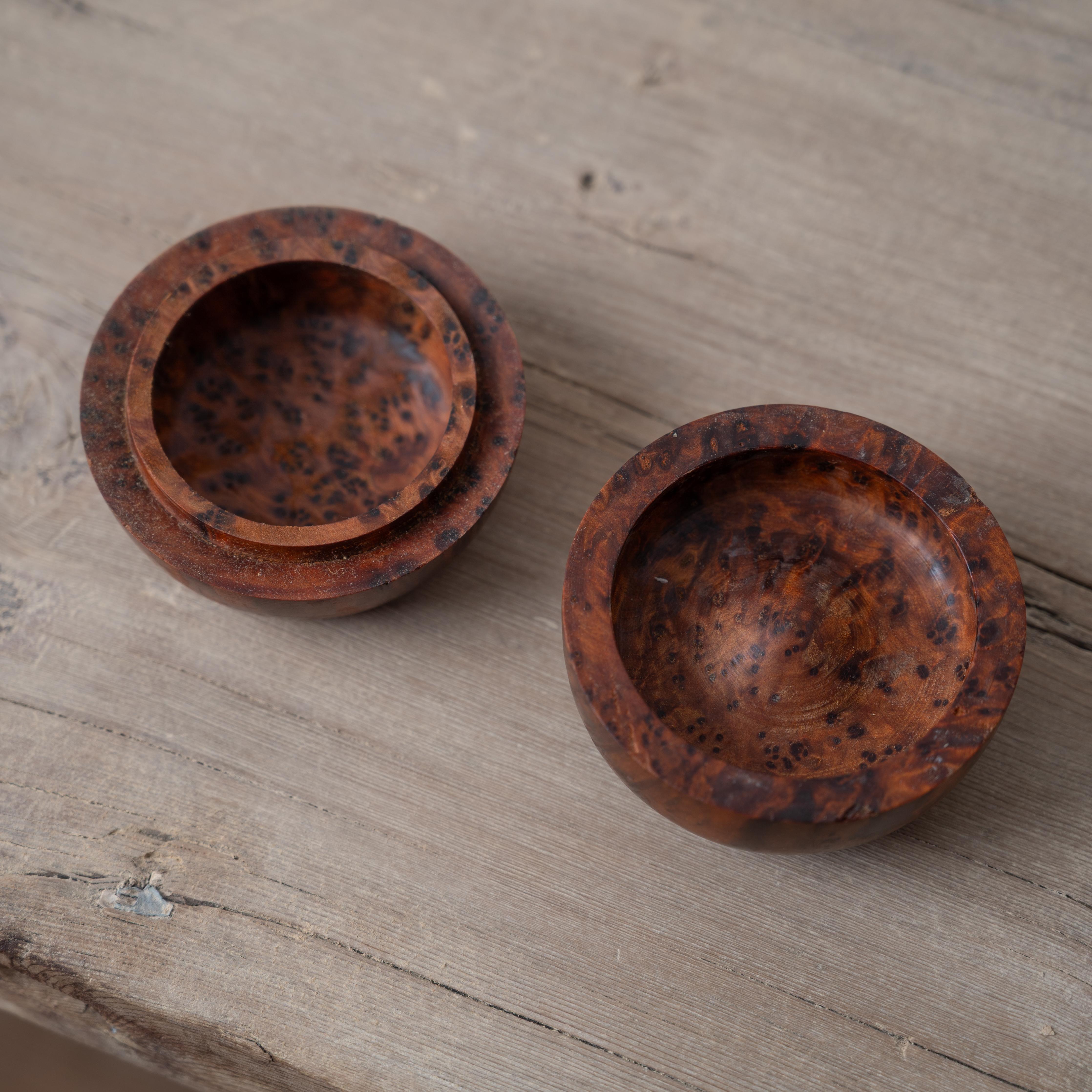 Gedrechselte Apfelmaser Wood Trinket Box (Holz) im Angebot