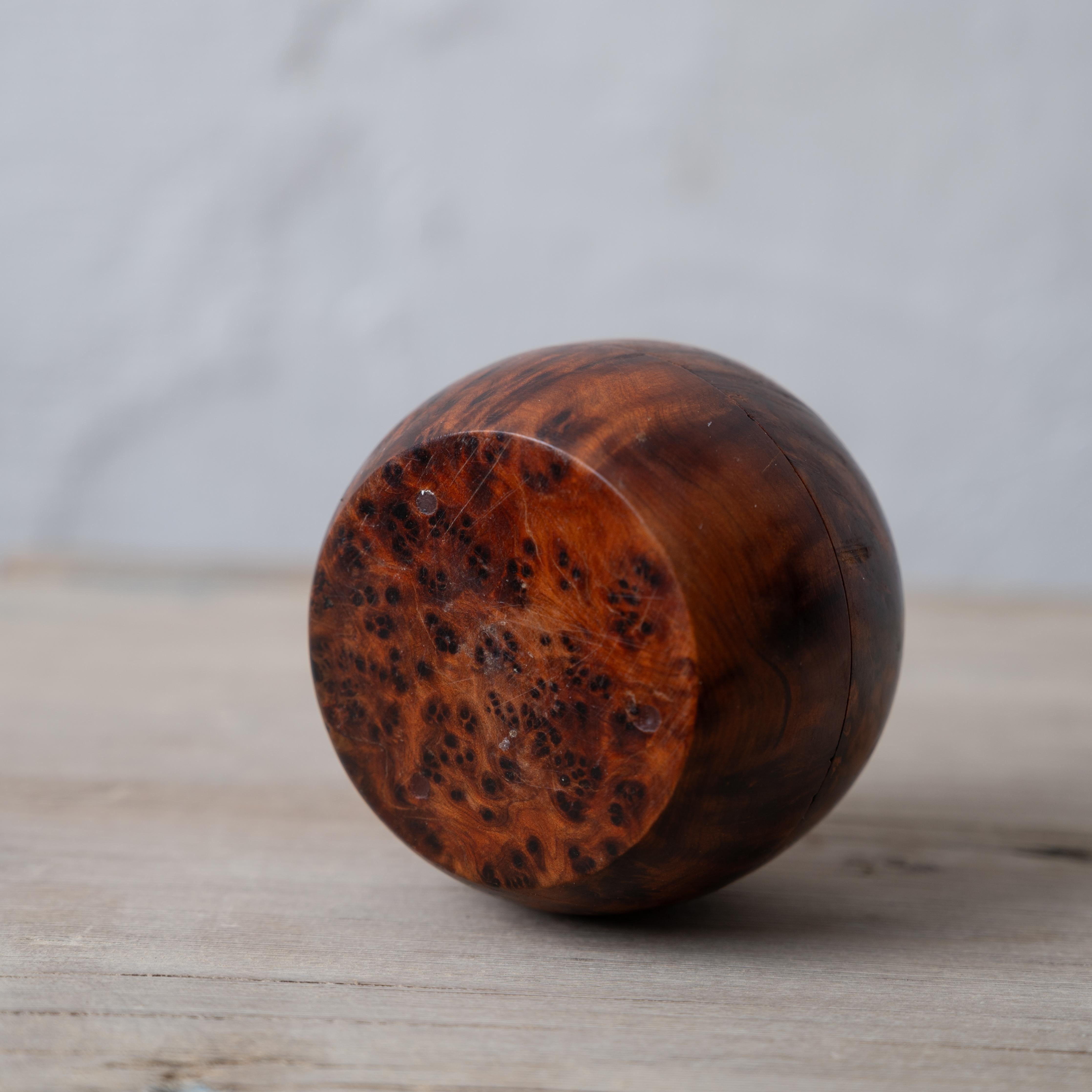 Gedrechselte Apfelmaser Wood Trinket Box im Angebot 1