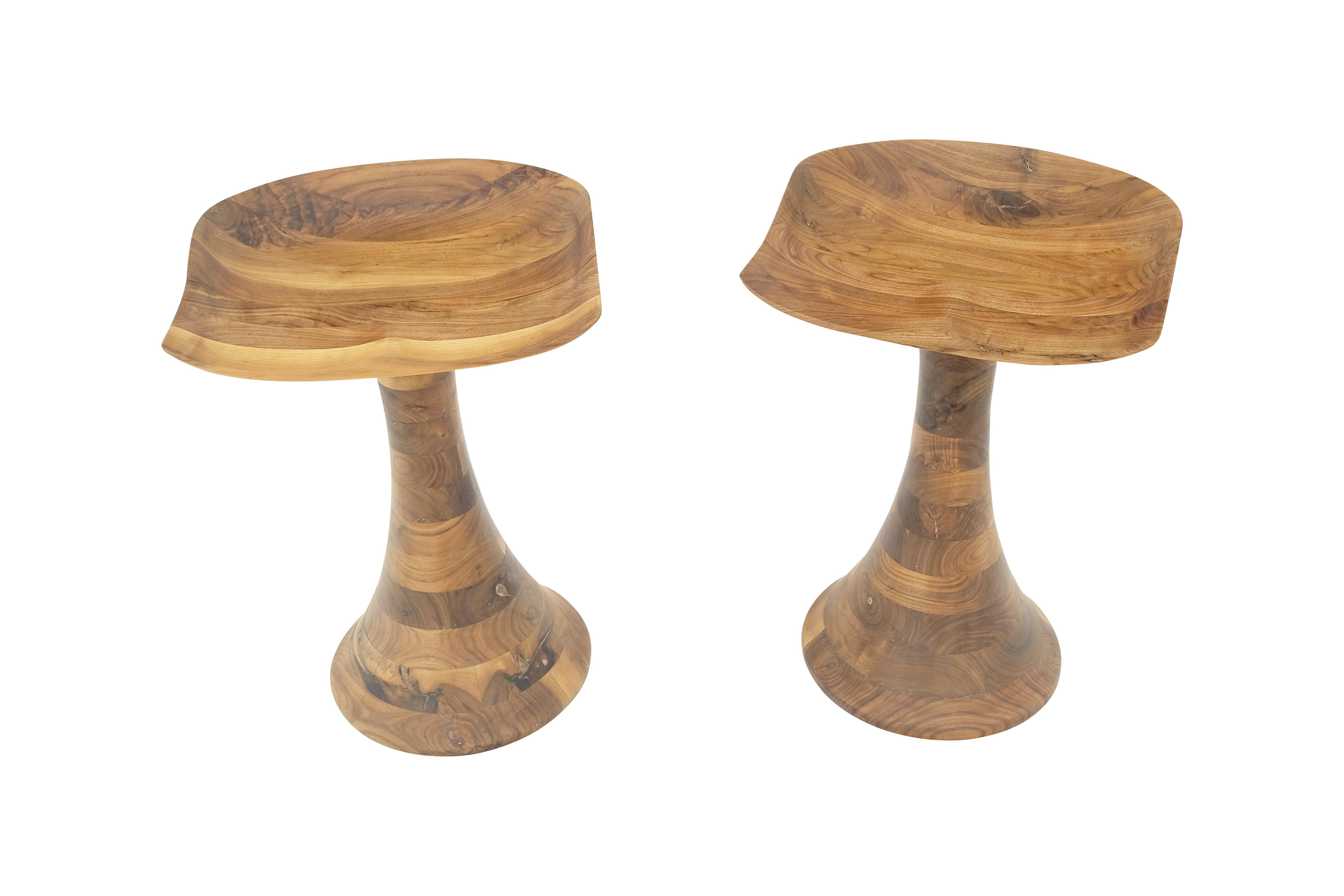 Gedrechselte Gestelle Geschnitzter Sitz Massiv geölter Nussbaum Barhocker  MINT! (Walnuss) im Angebot