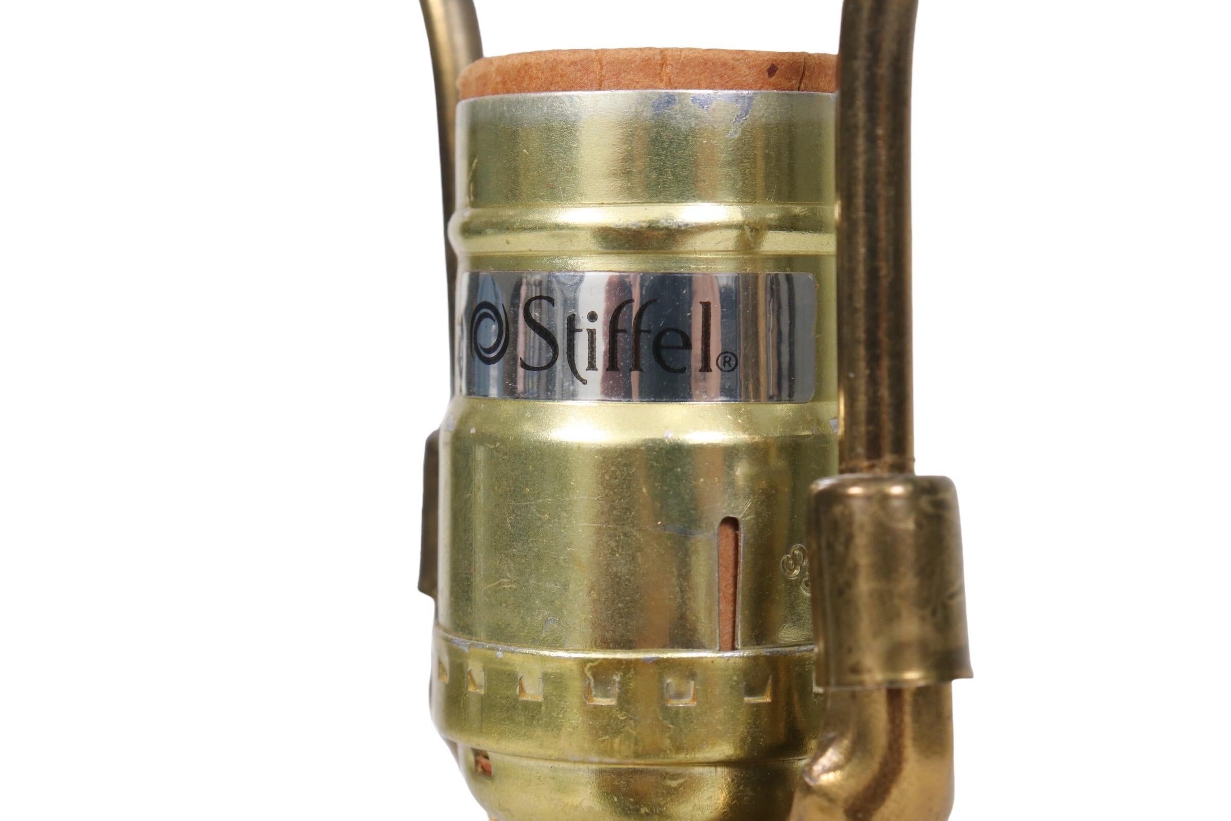Tischlampe aus gedrechseltem Messing von Stiffel im Zustand „Gut“ im Angebot in Bradenton, FL