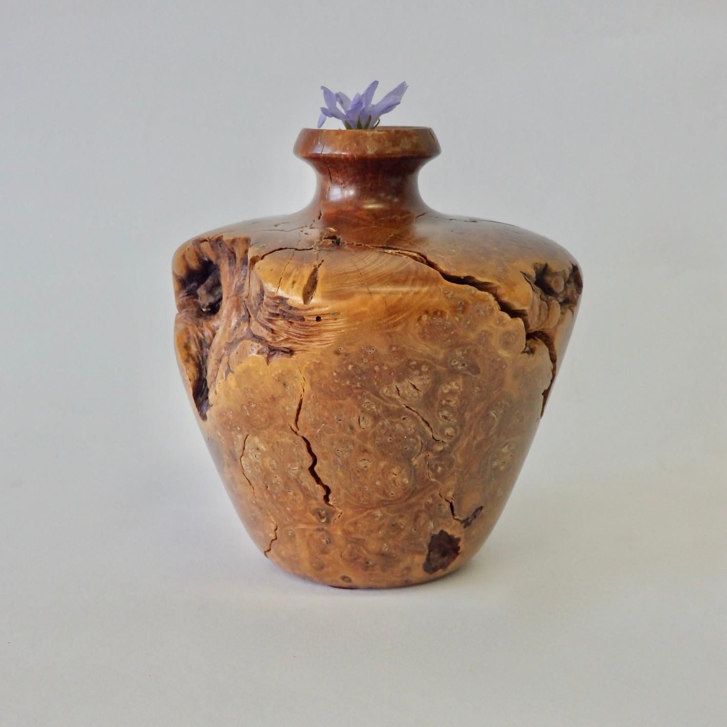 Nicely turned burl wood weed pot. Shows quartz stone caught during growth.